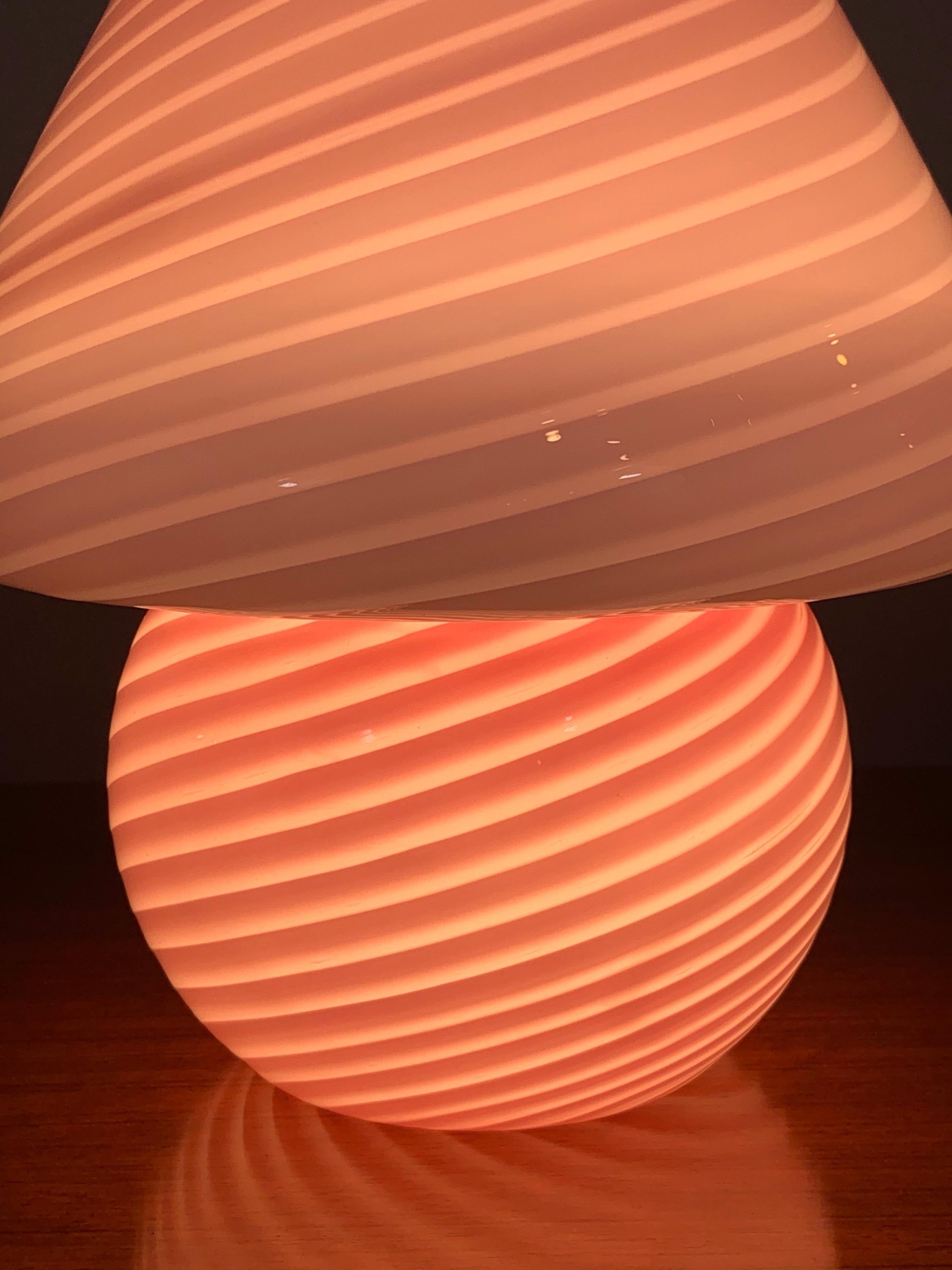 1960s Vetri d‘Arte Italian Murano Glass Swirled White and Pink Table Lamp 1