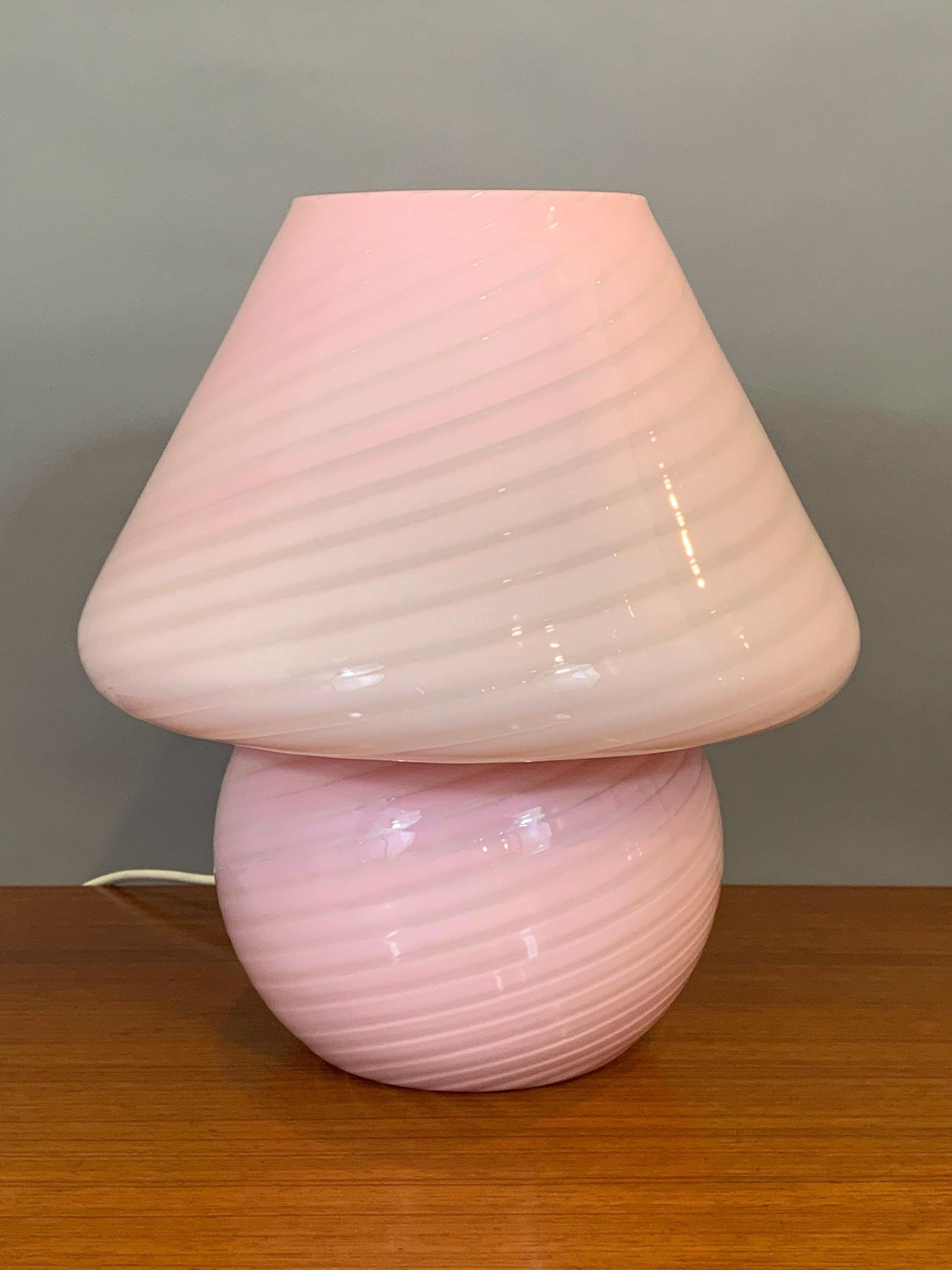 1960s Vetri d‘Arte Italian Murano Glass Swirled White and Pink Table Lamp 3