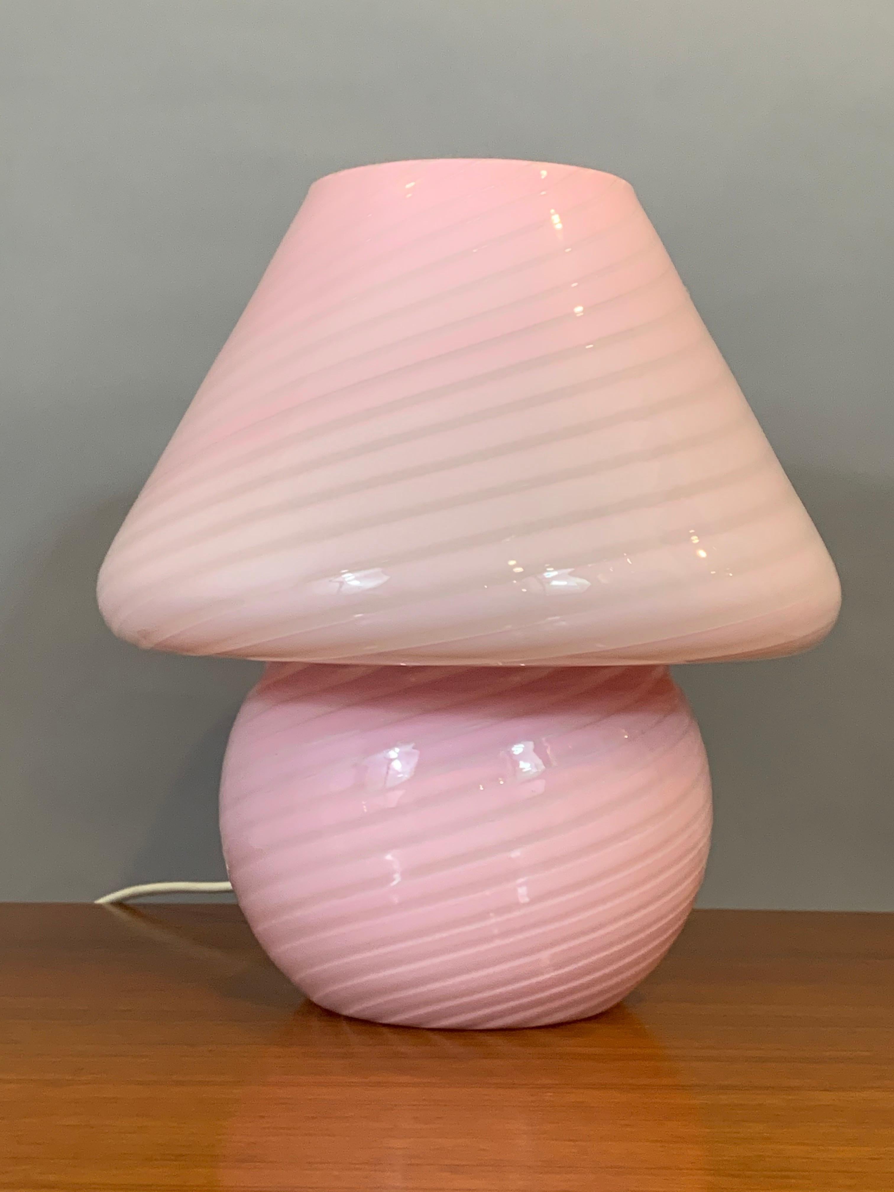 1960s Vetri d‘Arte Italian Murano Glass Swirled White and Pink Table Lamp 4
