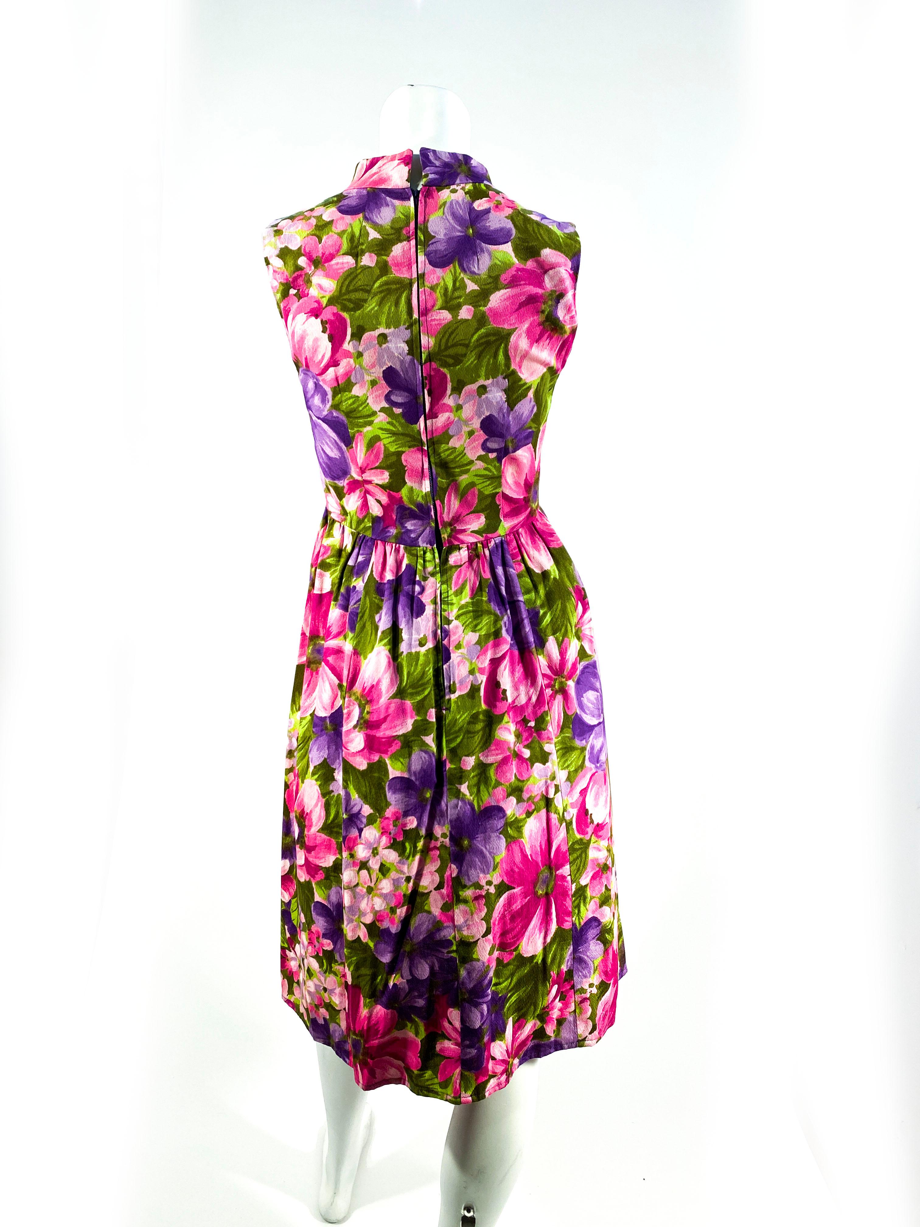 1960s Vibrant Floral Printed Dress In Excellent Condition For Sale In San Francisco, CA