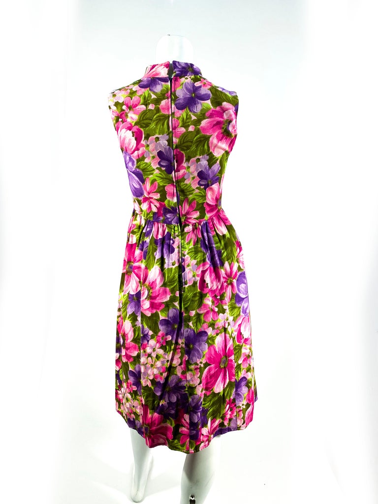 1960s Vibrant Floral Printed Dress For Sale 1