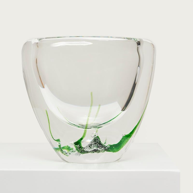 Clear glass Vase ‘’Seagrass’’ by Vicke Lindstrand for Kosta Boda. Sweden, 1960s.

This Glass Vases are gracefully decorated with the Ariel Technique that Vicke Lindstrand invented with Edvin Öhrström and Knut Bergqvis.

Lindstrand was a Swedish