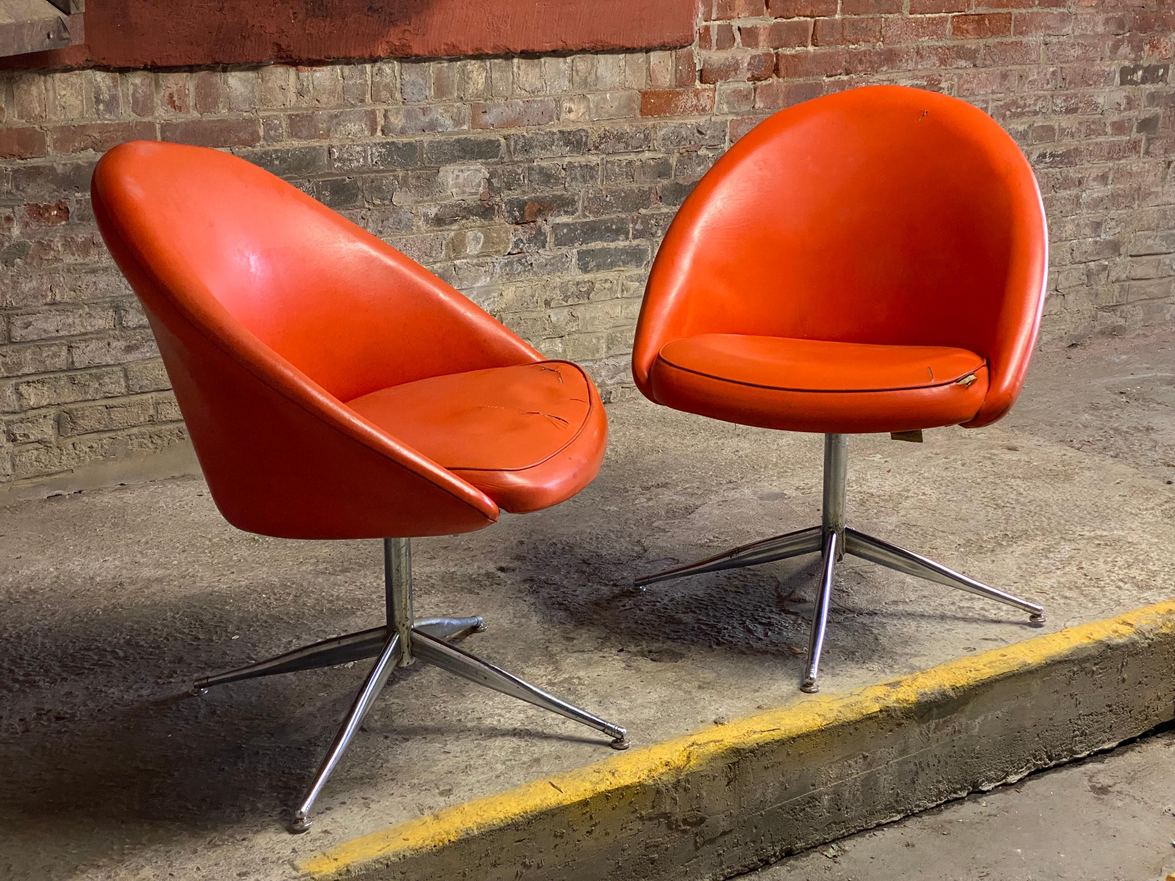 Mid-Century Modern 1960s Viko Baumritter Swivel Chairs, a Pair