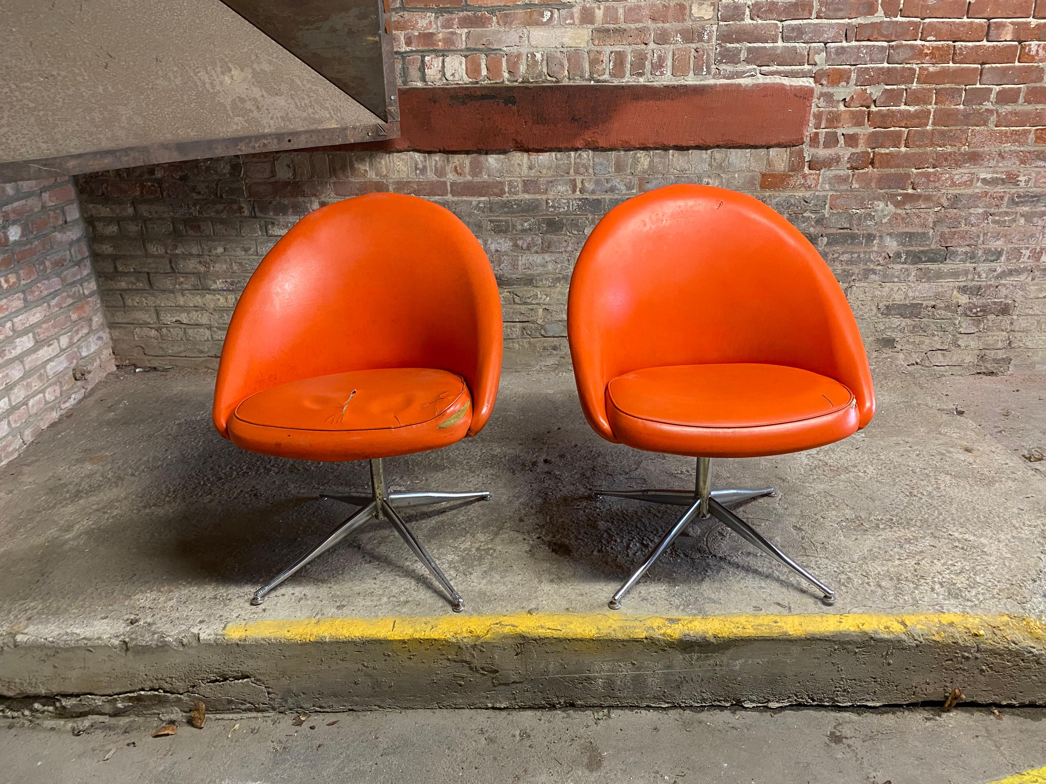 American 1960s Viko Baumritter Swivel Chairs, a Pair