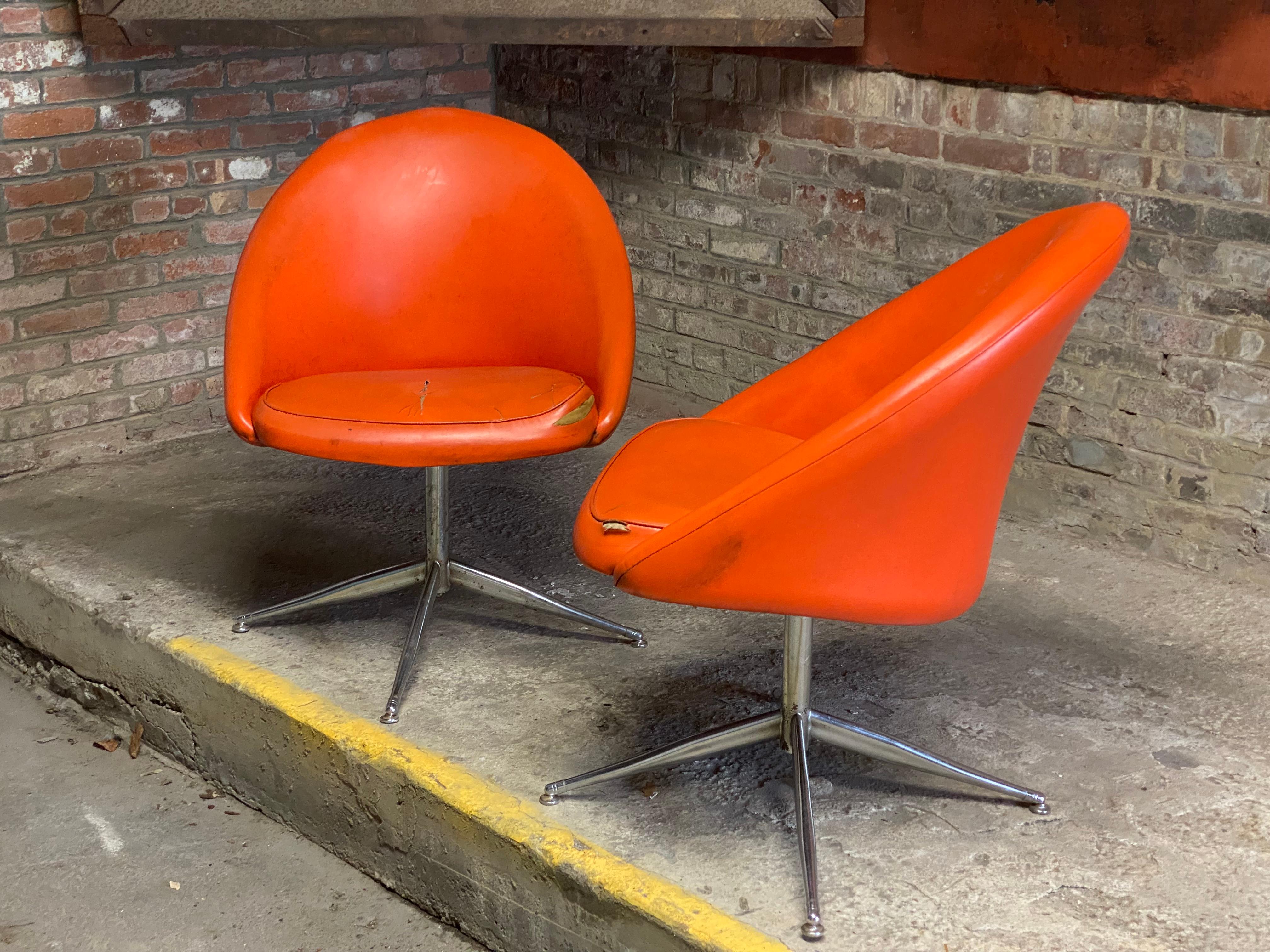 1960s Viko Baumritter Swivel Chairs, a Pair In Distressed Condition In Garnerville, NY
