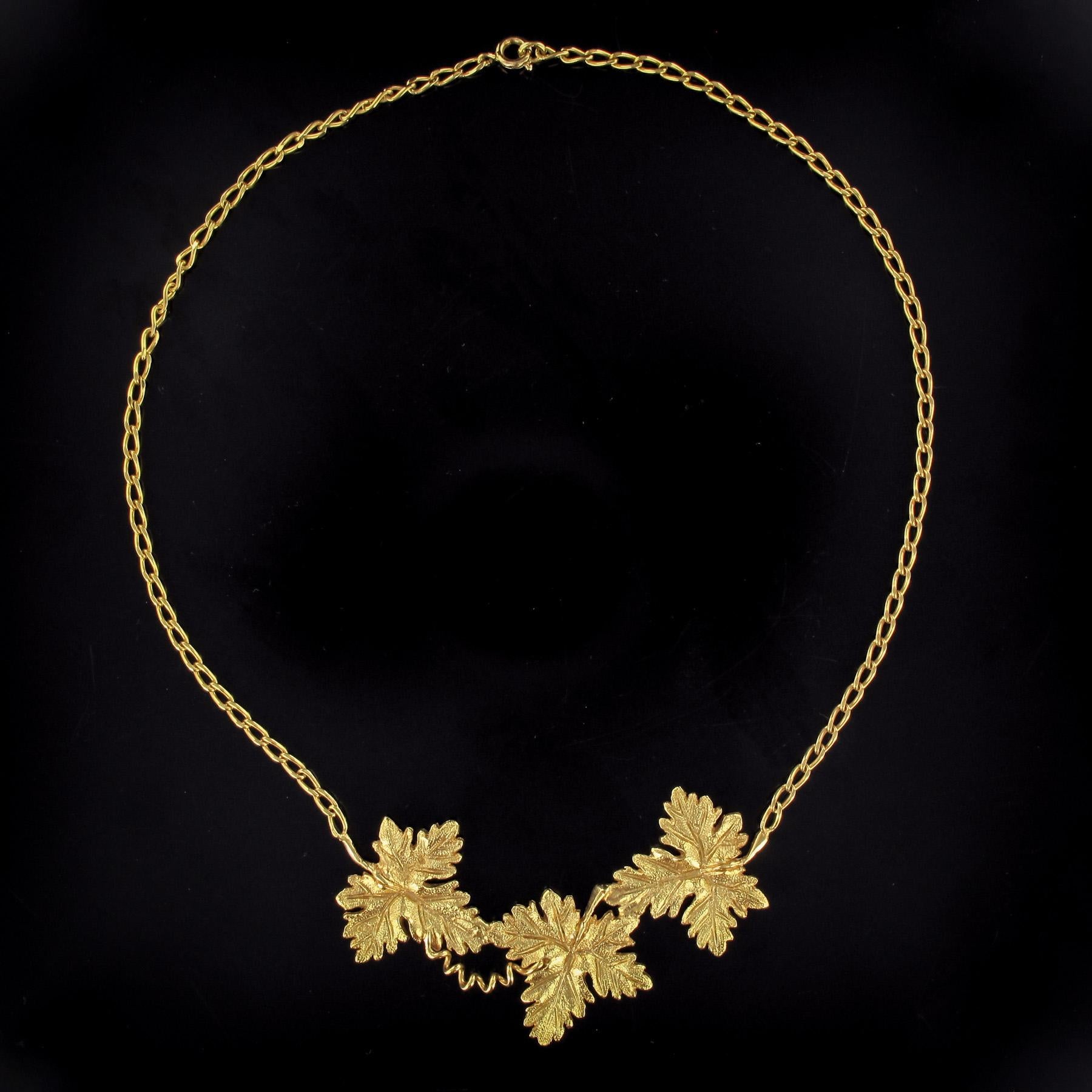 1960s Vines Leaves Drapery Vermeil Necklace In New Condition In Poitiers, FR