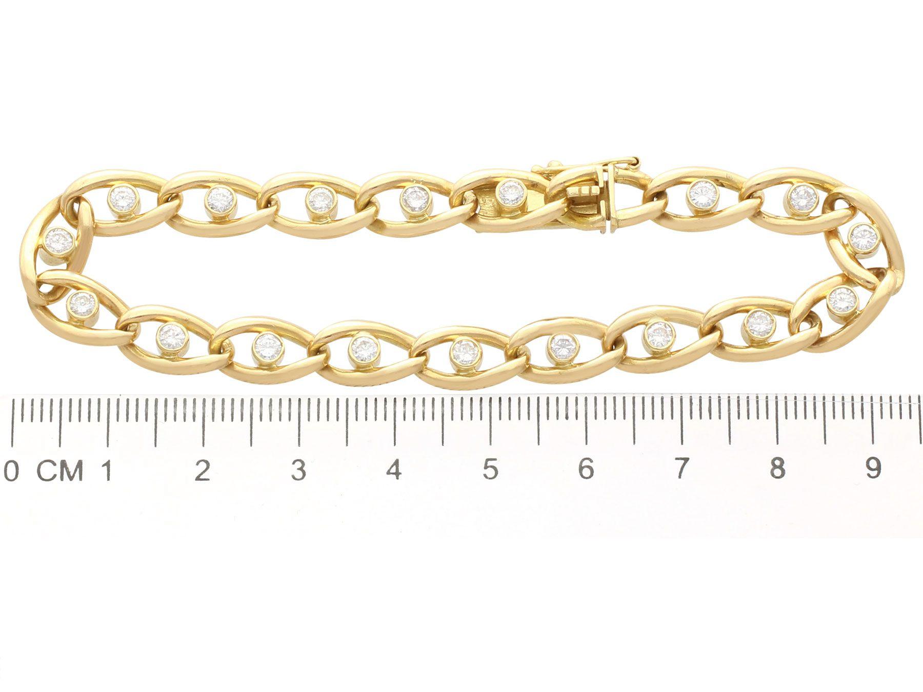 1960s Vintage 1.22 Carat Diamond and Yellow Gold Curb Bracelet For Sale 3
