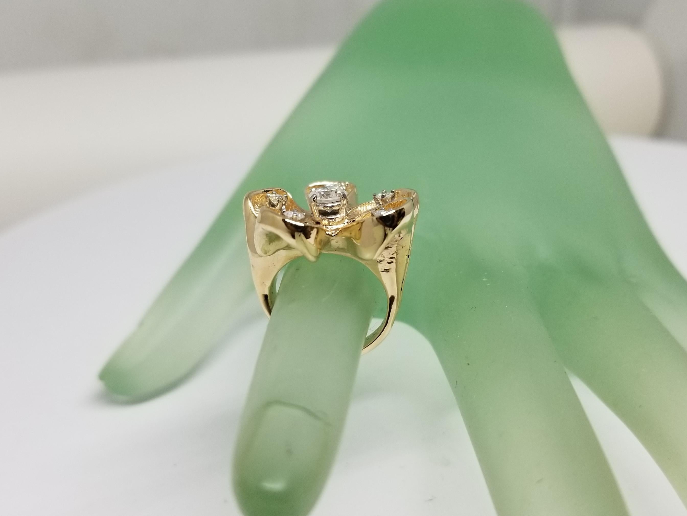 1960s Vintage 14 Karat Yellow Gold Diamond Flower Ring .61pts In Excellent Condition For Sale In Los Angeles, CA