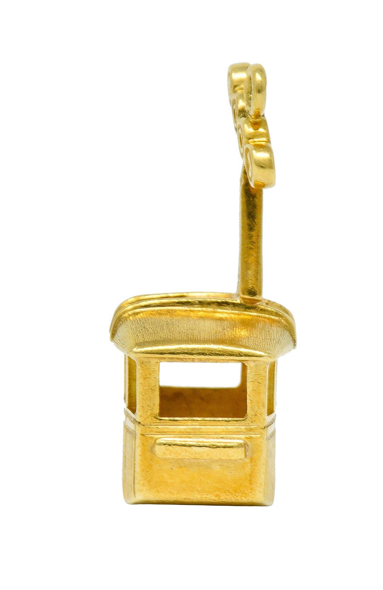 1960s Vintage 18 Karat Gold Cable Car Charm In Excellent Condition For Sale In Philadelphia, PA