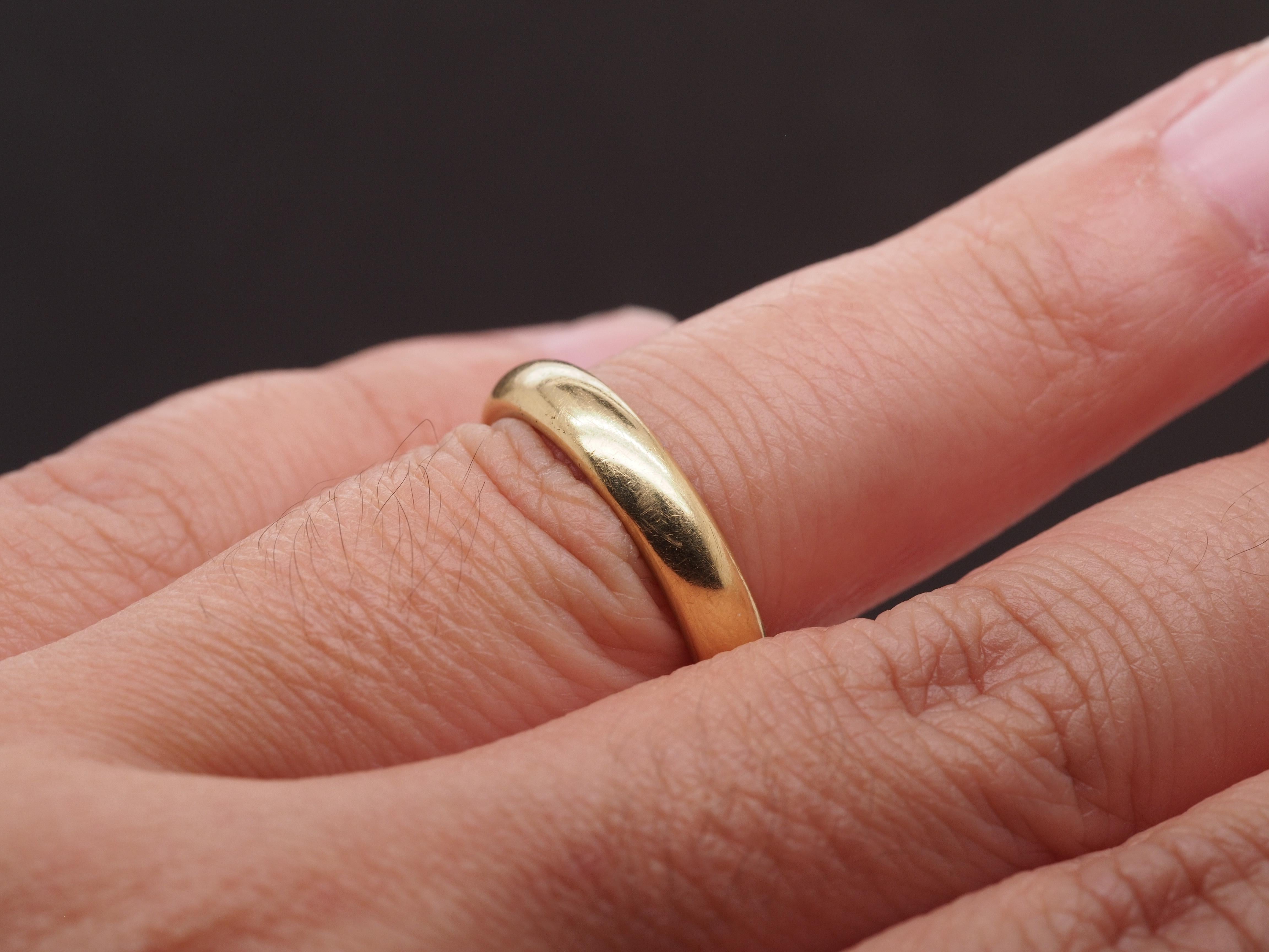 1960s Vintage 18K Yellow Gold Tiffany & Co. Wedding Band For Sale 2