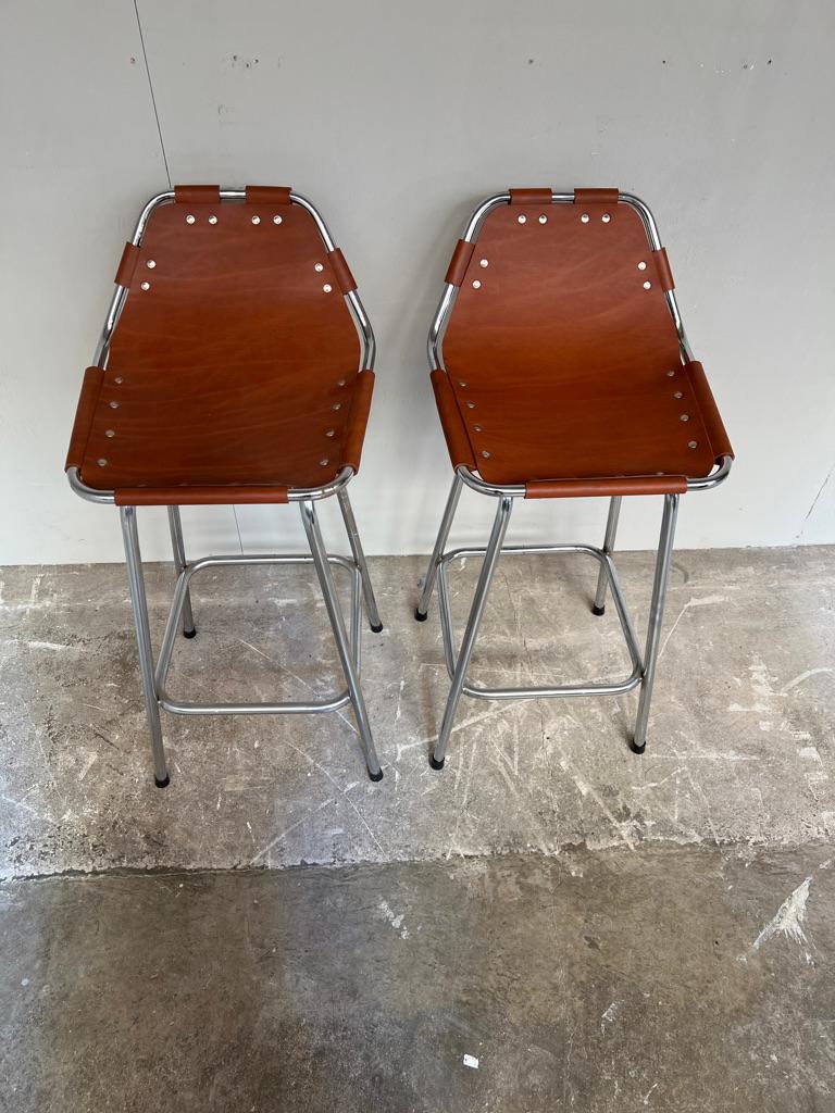 1960's Vintage 2 oder 4 Original Lederhocker von Charlotte Perriand für Les Arcs im Angebot 3