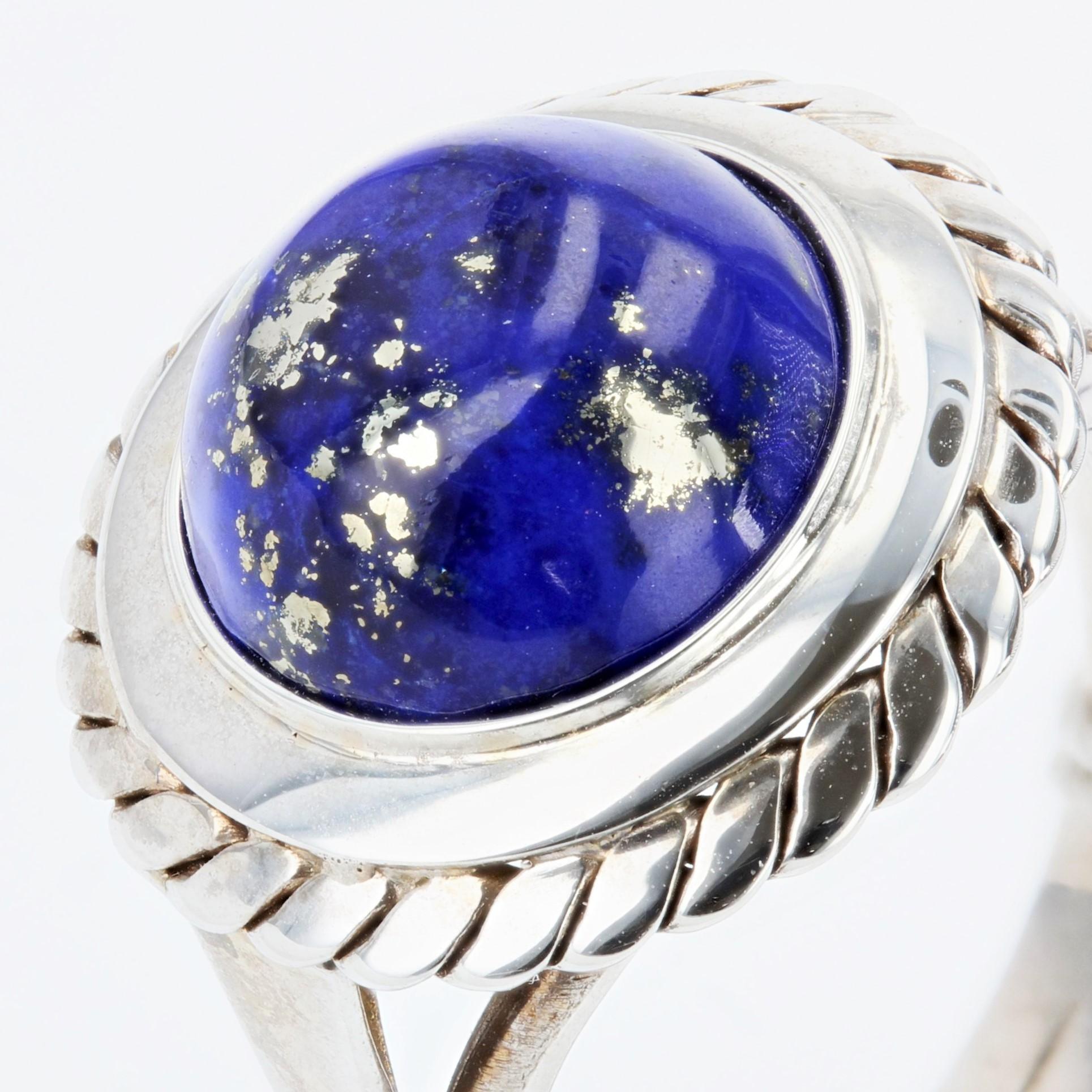 1960s Vintage 4, 76 Carat Lapis Lazuli White Gold ring In Excellent Condition For Sale In Poitiers, FR