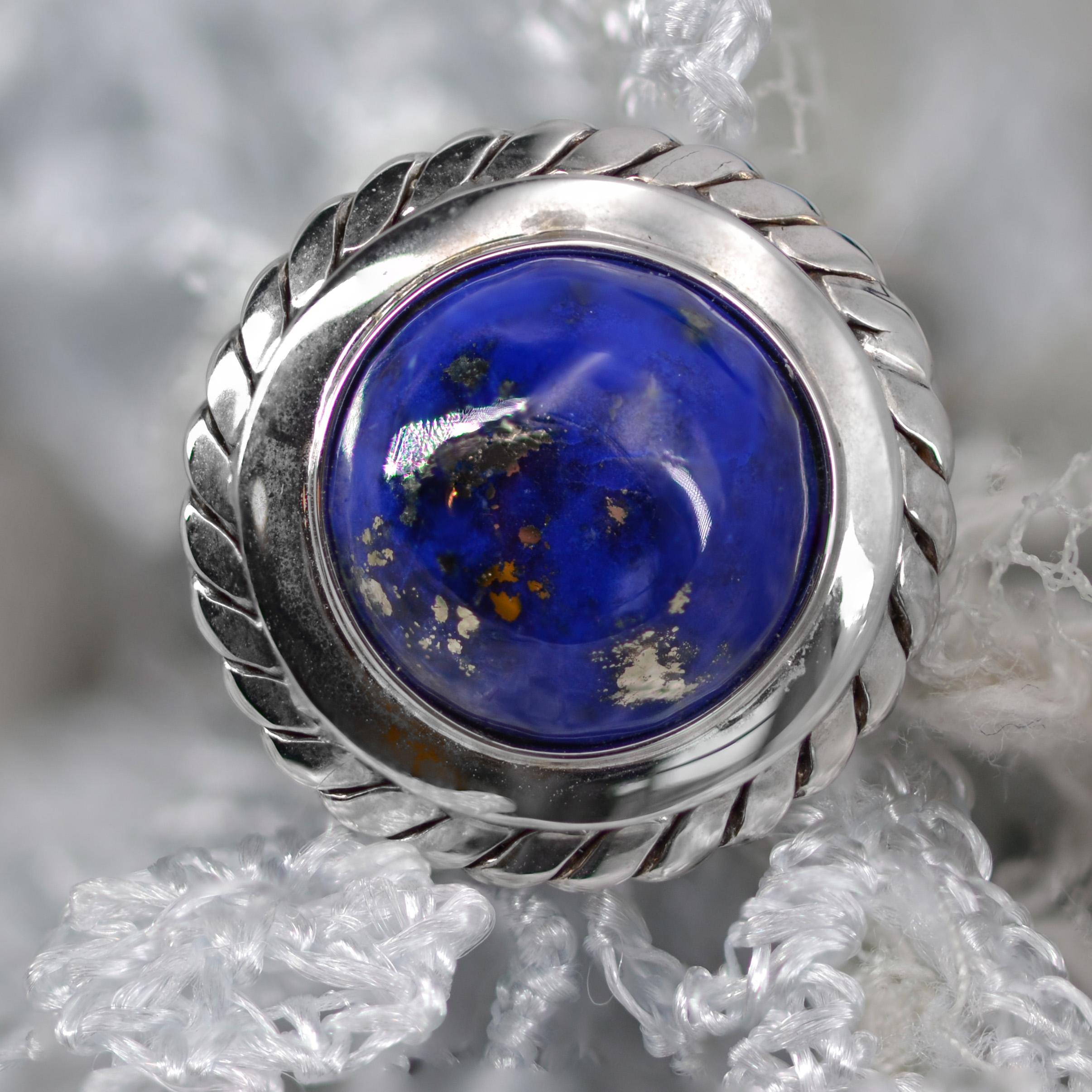 Modern 1960s Vintage 4, 76 Carat Lapis Lazuli White Gold ring For Sale