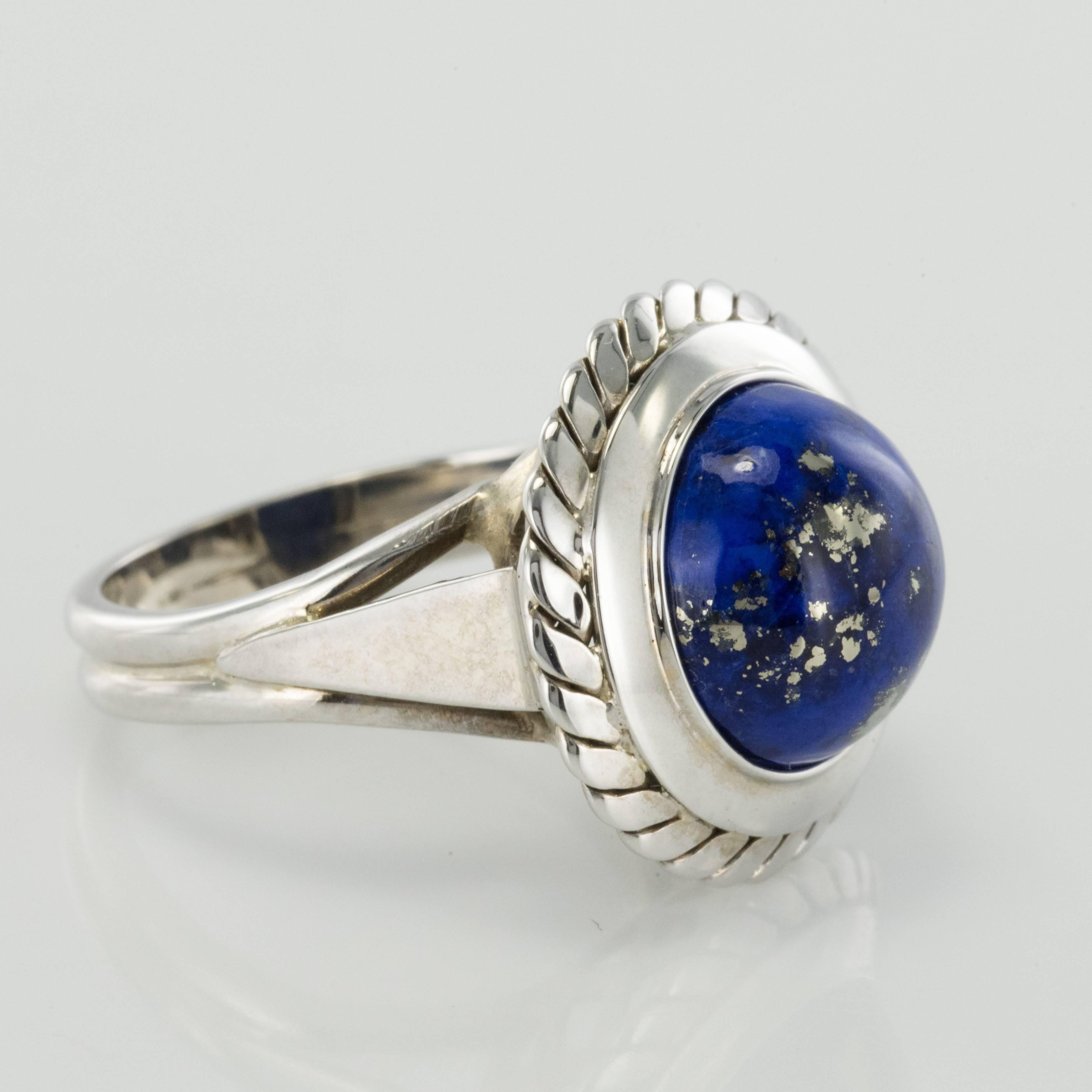 Cabochon 1960s Vintage 4, 76 Carat Lapis Lazuli White Gold ring For Sale