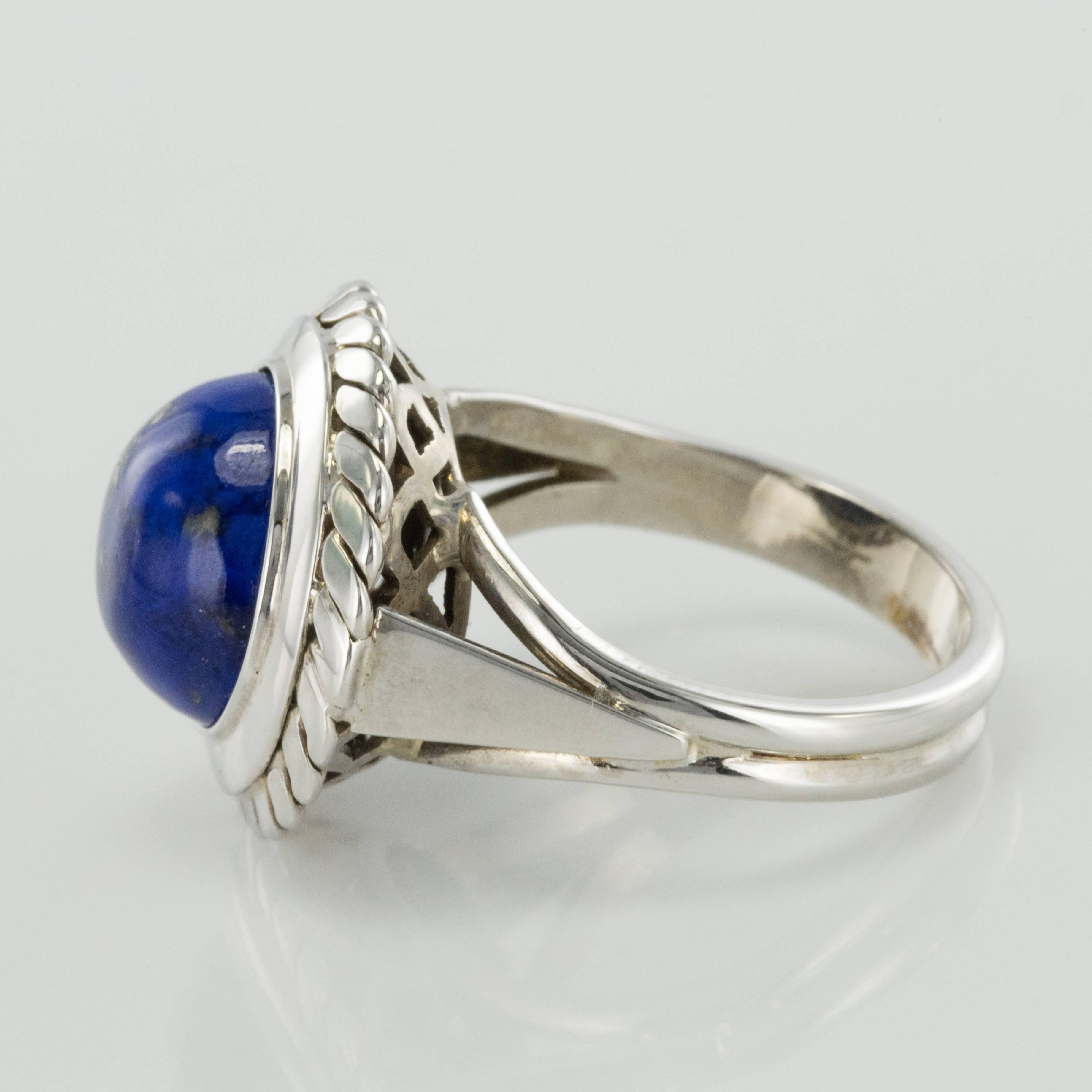 Women's 1960s Vintage 4, 76 Carat Lapis Lazuli White Gold ring For Sale