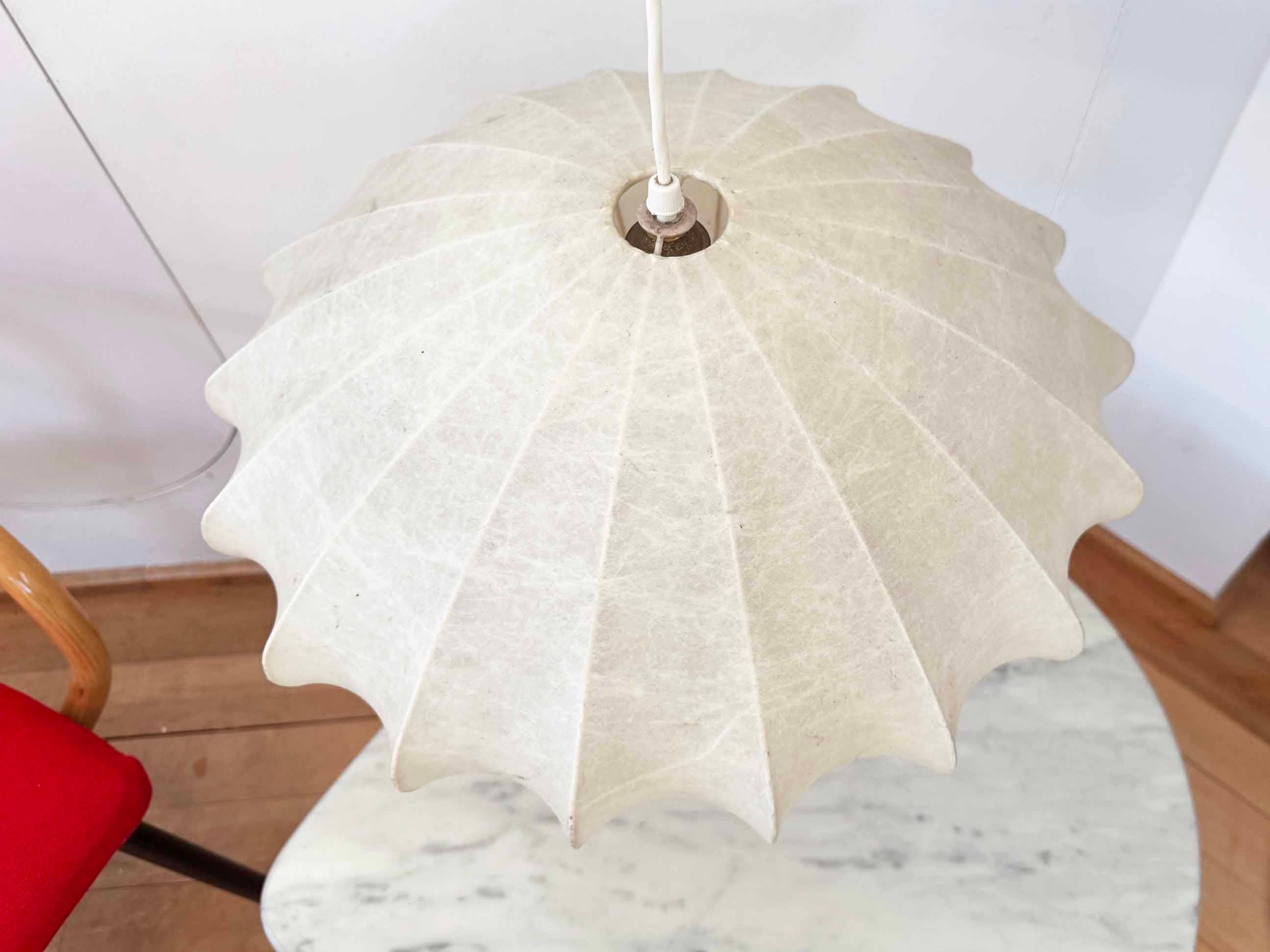 Hänge-Pendelleuchte Cocoon, Achille Castiglioni zugeschrieben, 1960er Jahre, Vintage (Moderne der Mitte des Jahrhunderts) im Angebot
