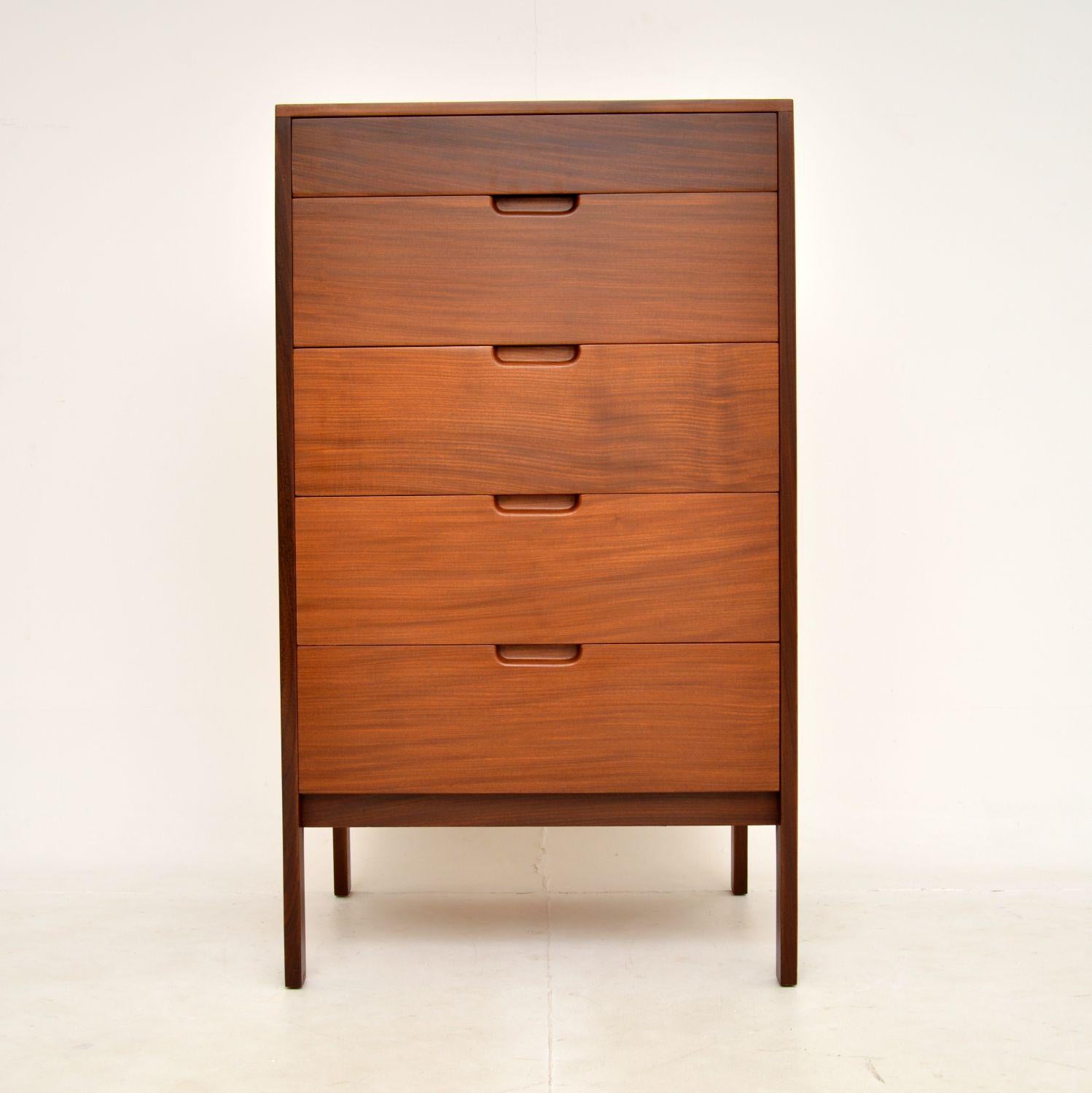 A stylish and extremely rare vintage chest of drawers. This was made in England, it was designed by Richard Hornby for Heals as part of the Fyne Ladye range.

The quality is exceptional and this is beautifully designed, with a sleek and minimal