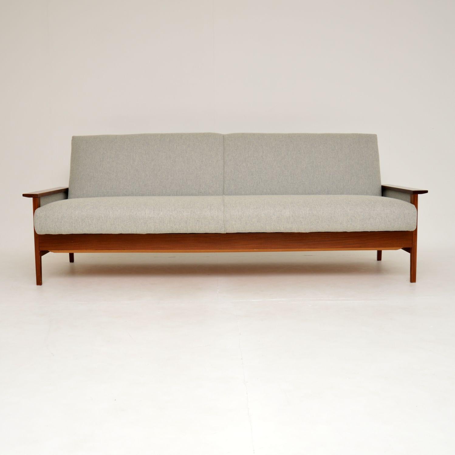 Vintage click hotsell clack couches