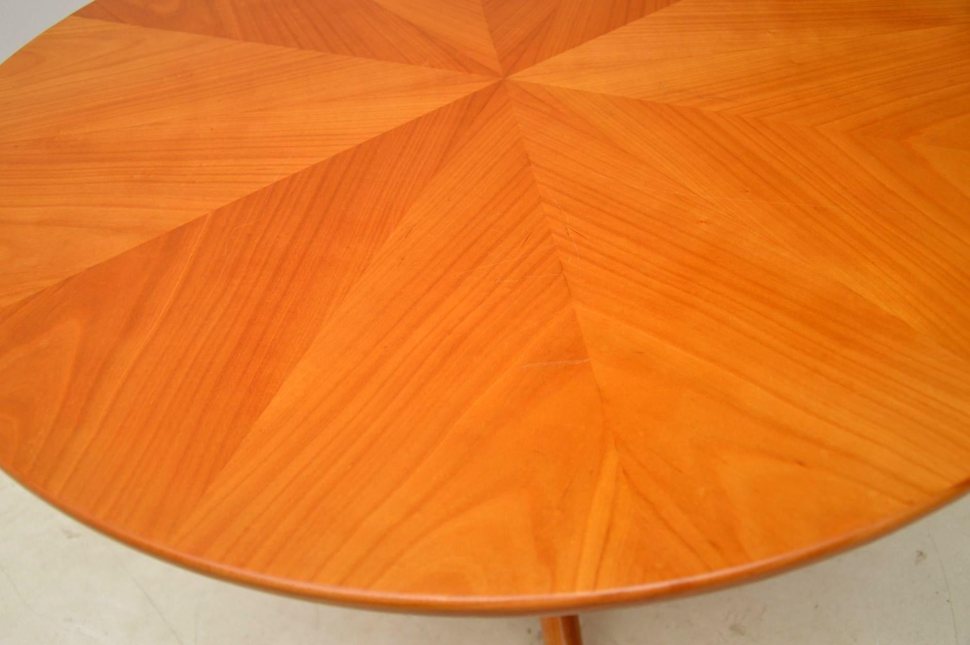 1960s Vintage ‘Alma’ Coffee Table in Elm In Good Condition In London, GB