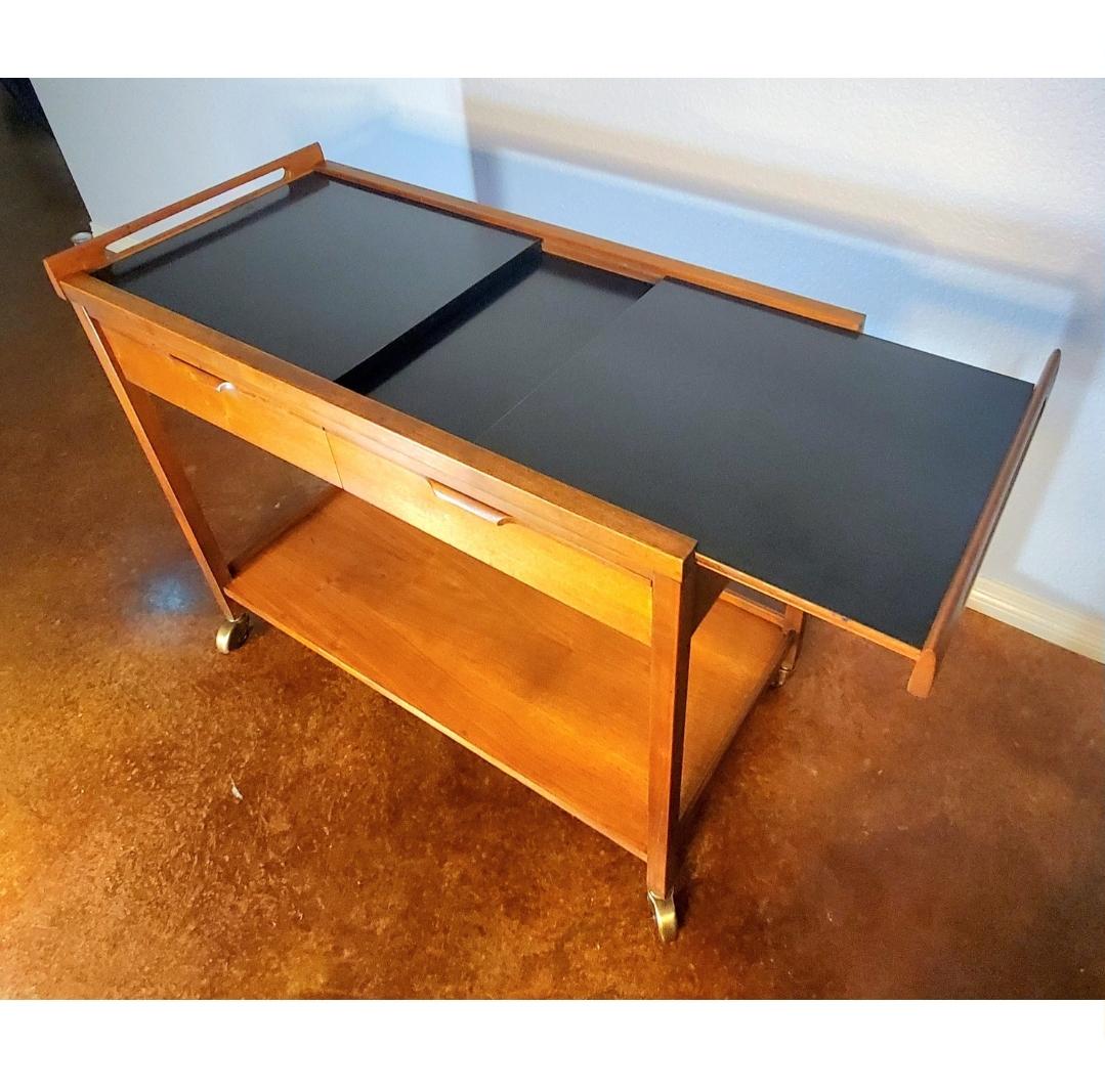 1960s Vintage American of Martinsville Expandable Rolling Bar Cart For Sale 6