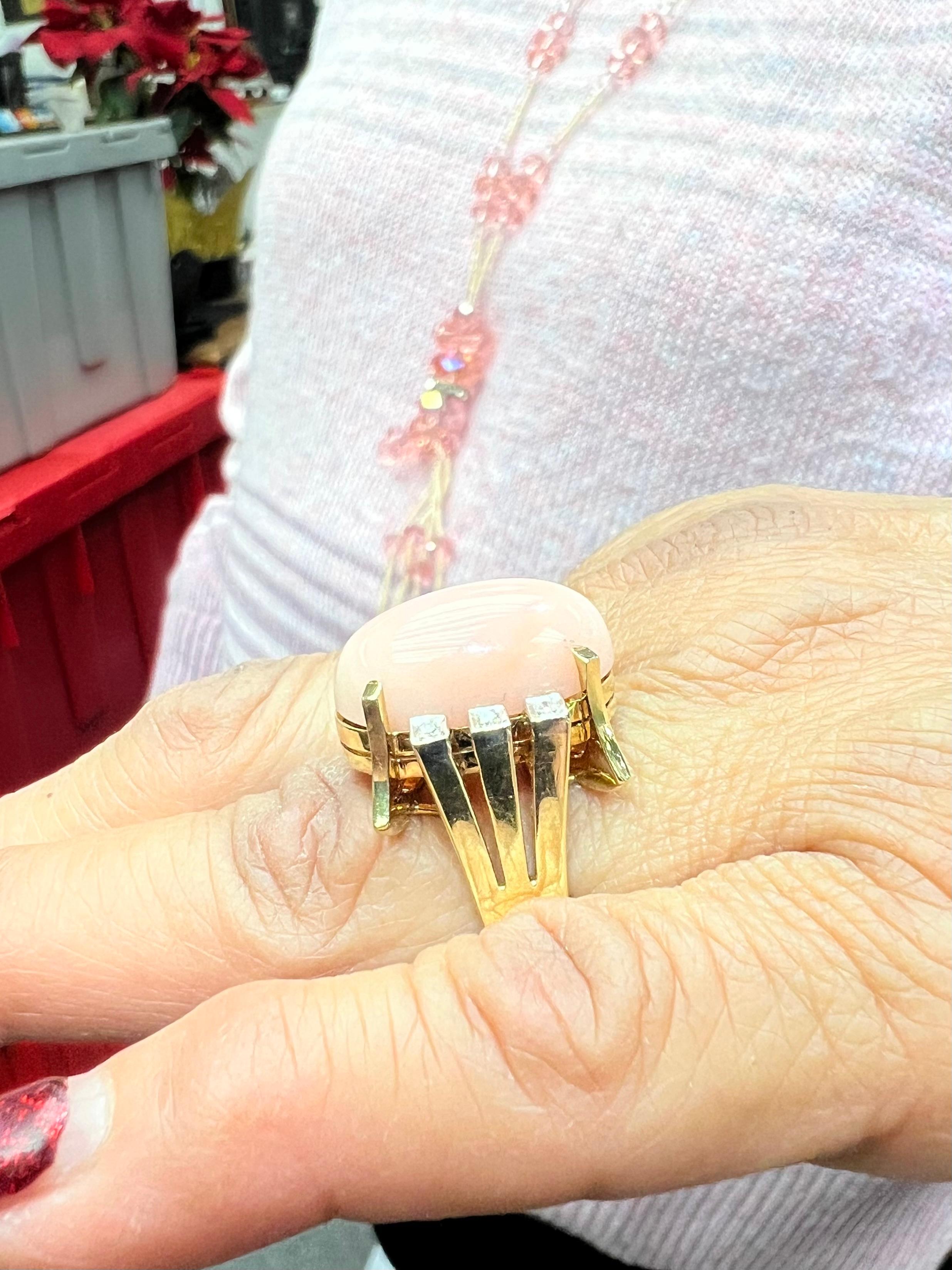 1960s Vintage Angel Skin Coral Diamond 14k Yellow Gold Ring Size 10 In Good Condition For Sale In Los Angeles, CA
