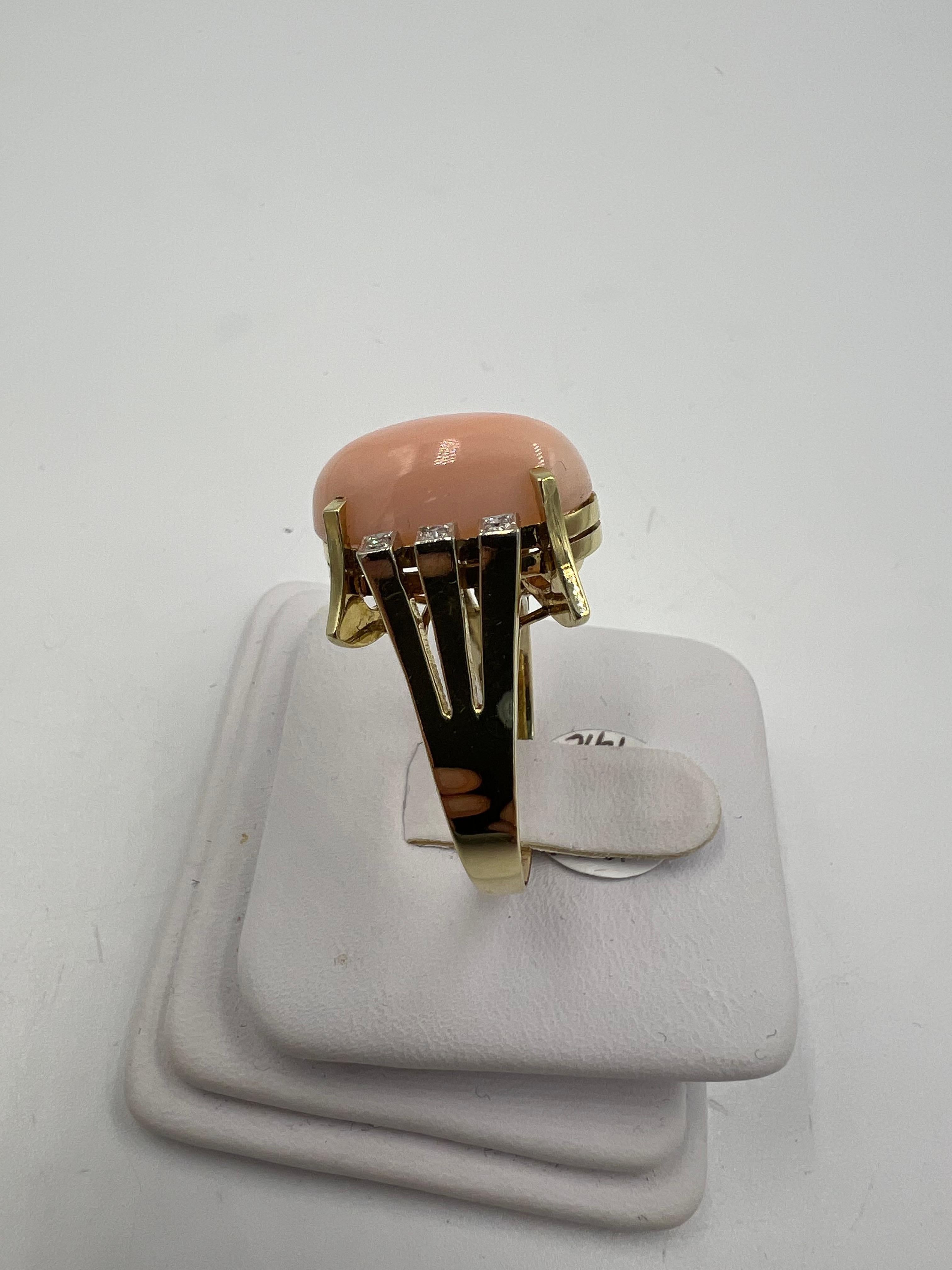 1960s Vintage Angel Skin Coral Diamond 14k Yellow Gold Ring Size 10 For Sale 1