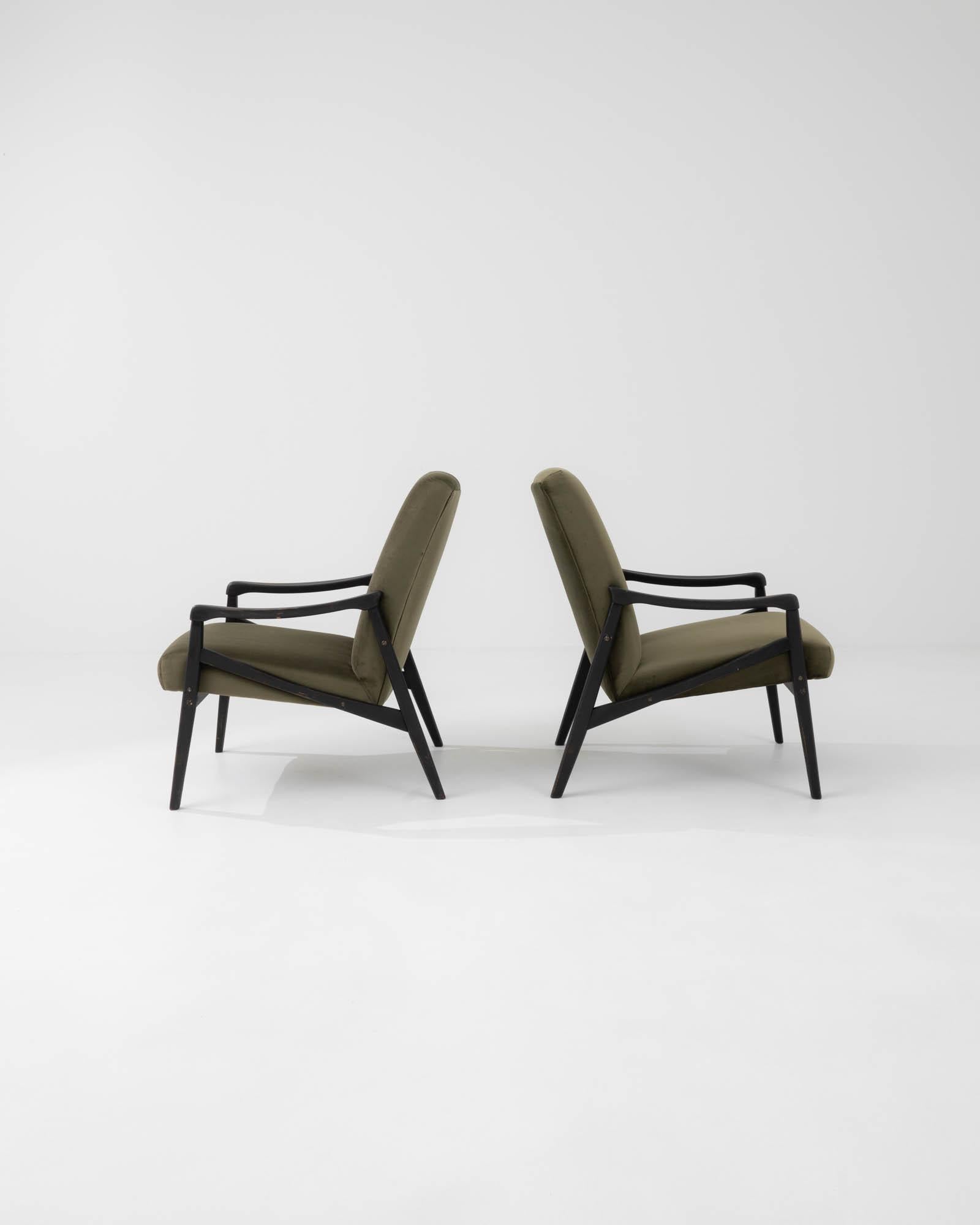 Milieu du XXe siècle Paire de fauteuils vintage des années 1960 par Jiri Jiroutek en vente
