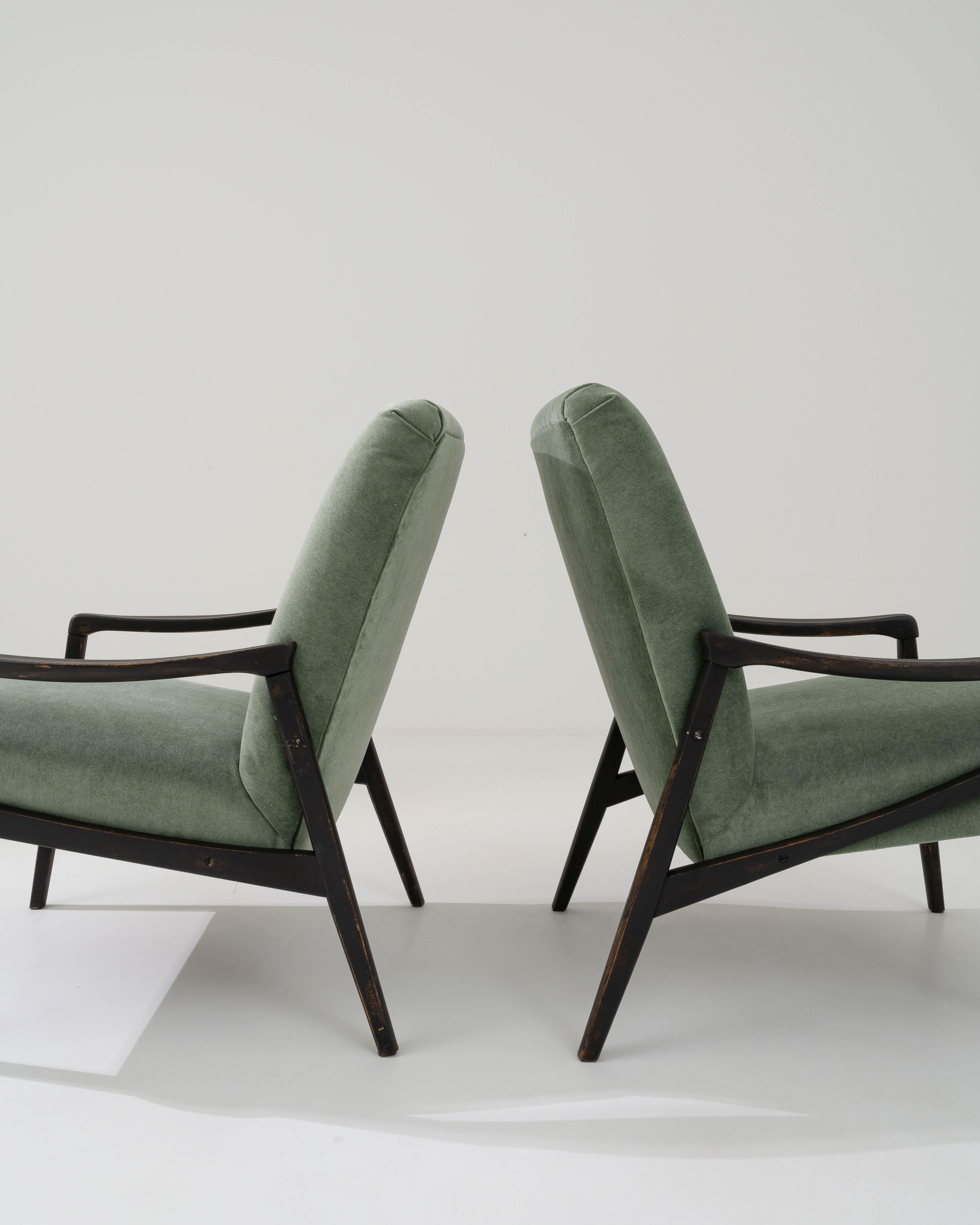 Milieu du XXe siècle Paire de fauteuils vintage des années 1960 par Jiri Jiroutek en vente