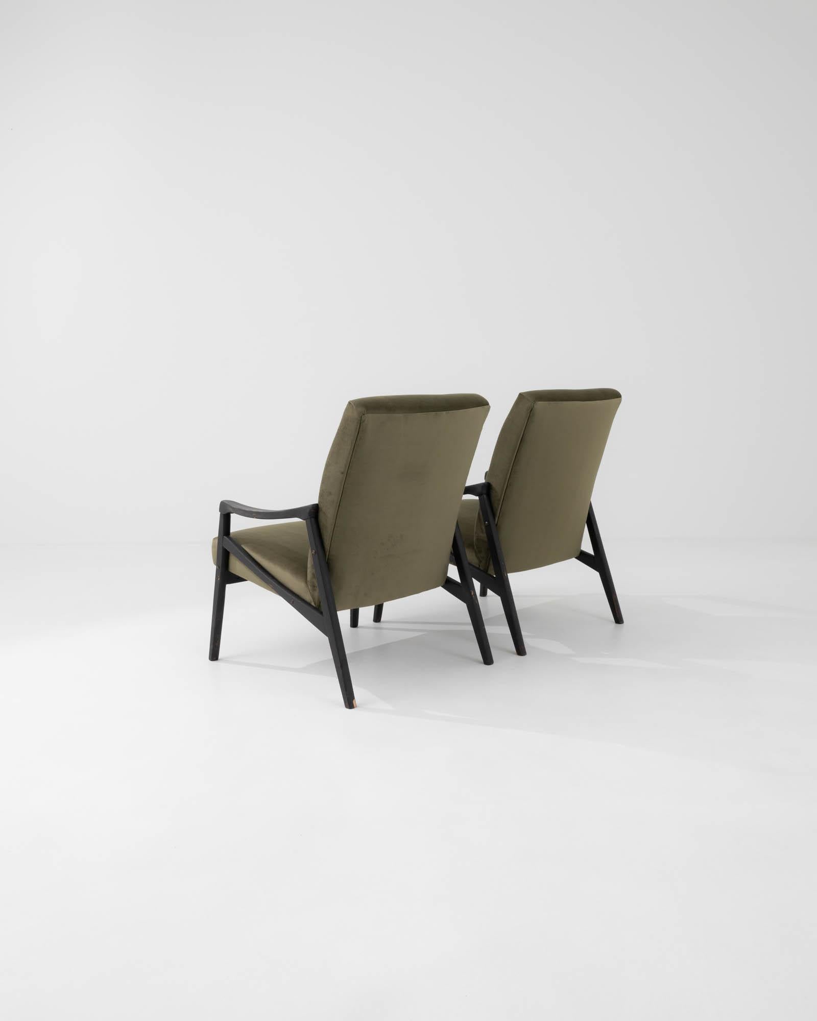 Tissu d'ameublement Paire de fauteuils vintage des années 1960 par Jiri Jiroutek en vente