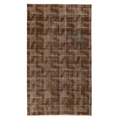 Vintage-Art-déco-Teppich im Used-Stil aus den 1960er Jahren mit braunem geometrischem Muster von Teppich & Kelim
