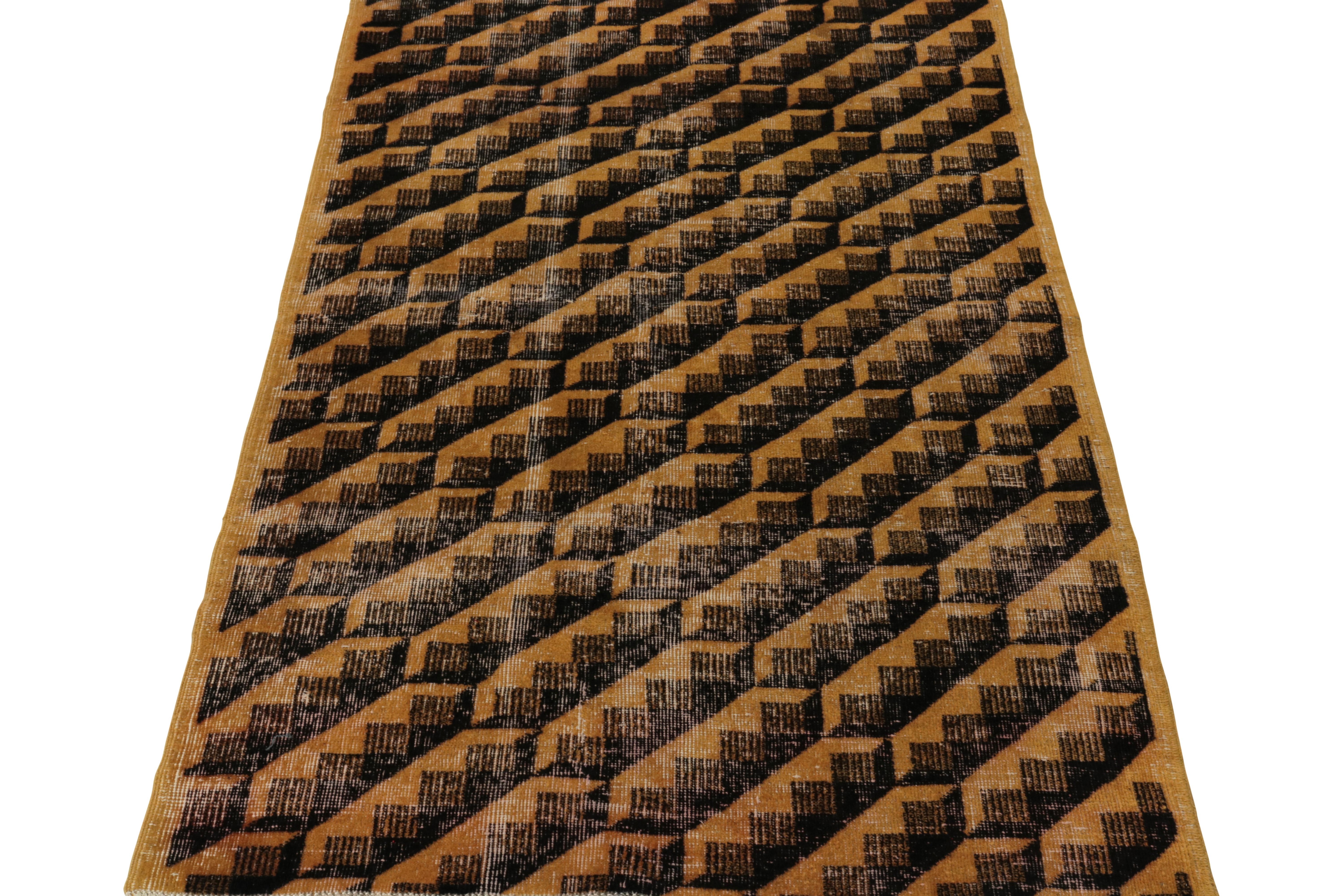 Der aus der Türkei stammende Vintage-Teppich im Art-Déco-Stil eines türkischen Künstlers (ca. 1960-1970) ist Teil der begehrten Mid-Century Pasha Collection'S von Rug & Kilim. Die handgeknüpfte, schäbig-schicke 4x6-Wolle verbindet die moderne