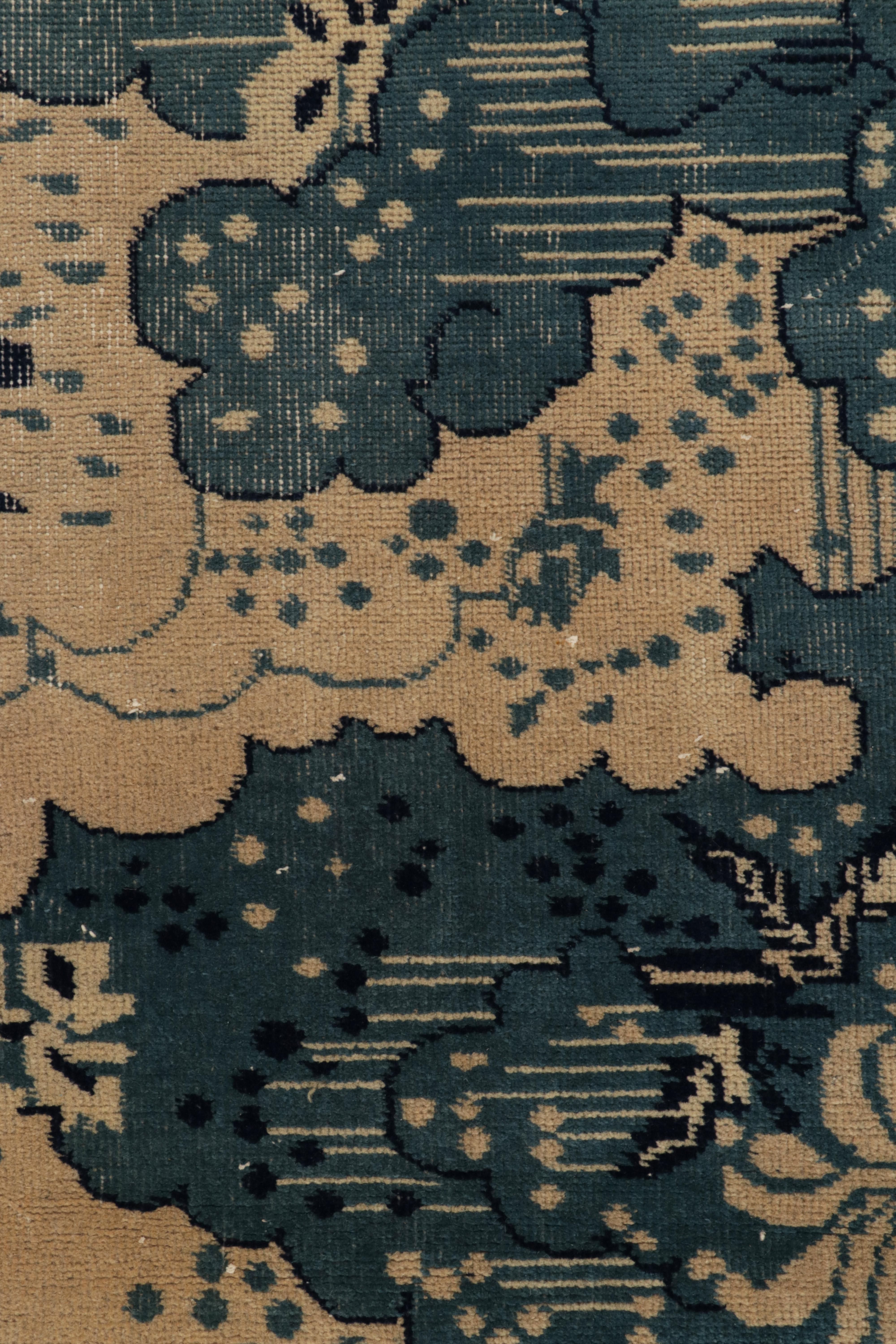 Tapis Art Déco vintage des années 1960, bleu, crème, motif floral vieilli, par Rug & Kilim Bon état - En vente à Long Island City, NY