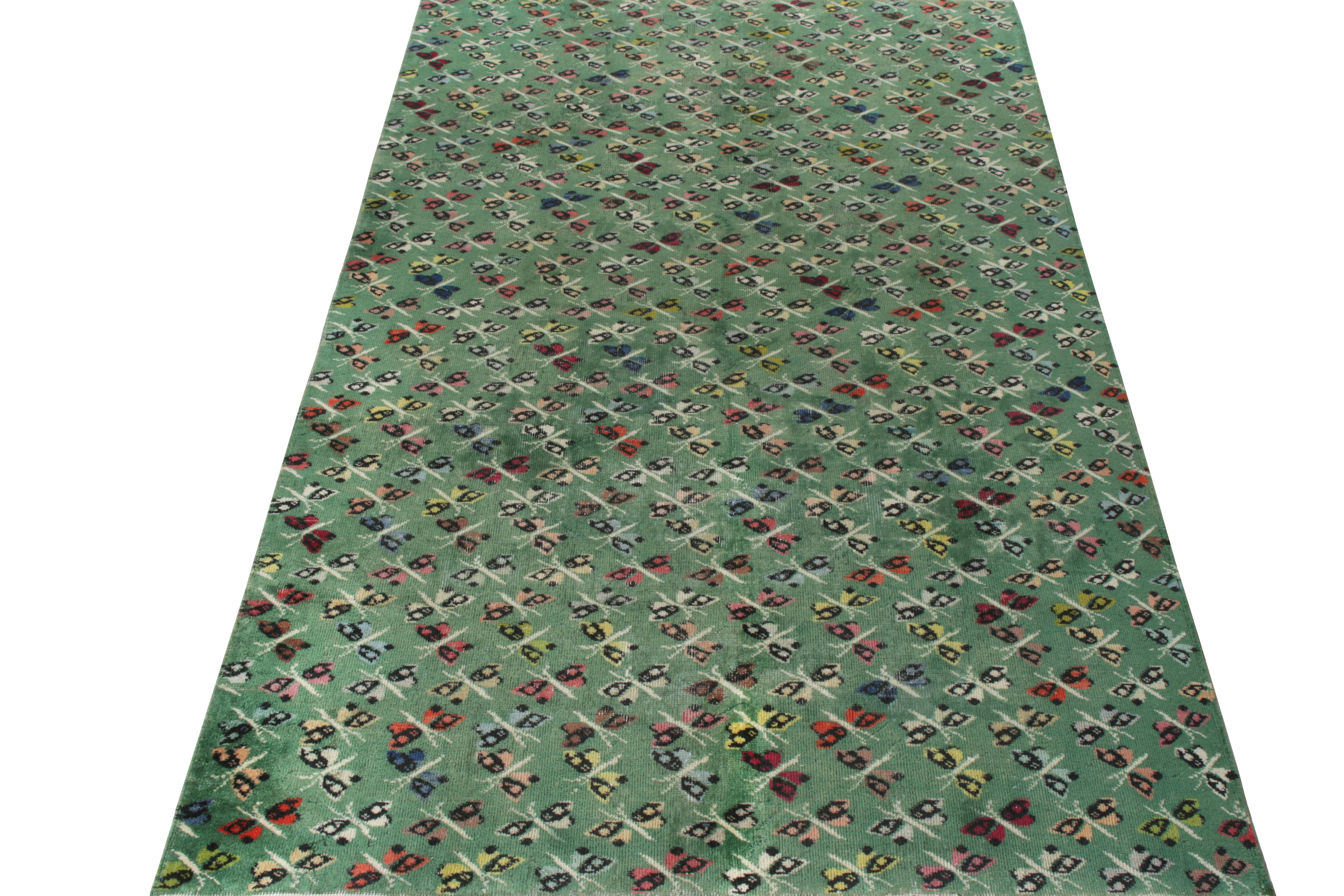 Hand-knotted in wool, a scintillating vintage 6x10 Art Deco rug from Rug & Kilim’s Mid-Century Pasha Collection featuring notable works of the iconic Turkish designer Zeki Muren. Originating from Turkey circa 1960-1970, this mid-century modern rug