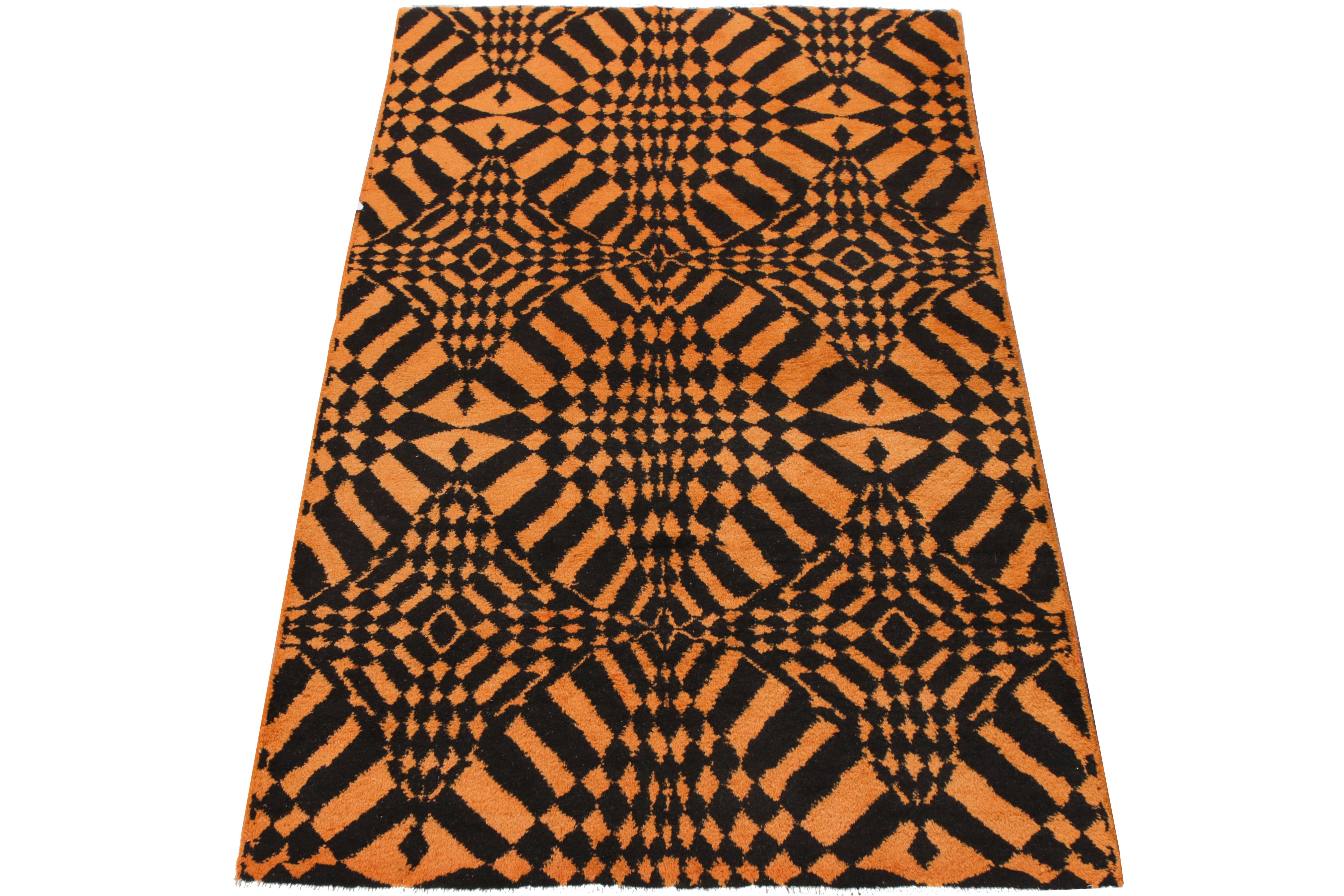 Hand-knotted in wool, a scintillating vintage 4x7 Art Deco rug from Rug & Kilim’s growing Mid-Century Pasha collection—featuring notable works of the iconic Turkish designer Zeki Muren. Originating from Turkey circa 1960-1970, this rug displays the