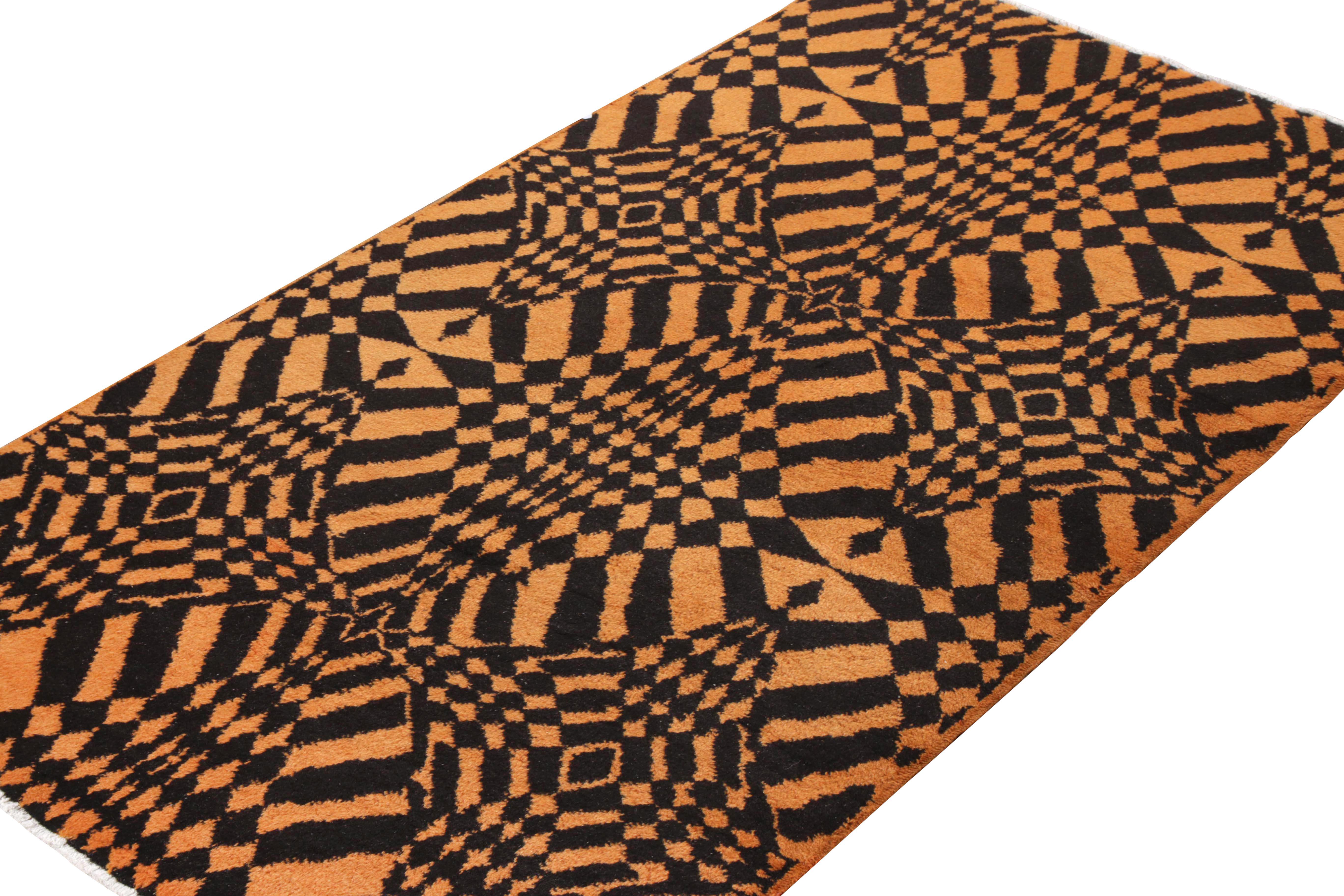 Vintage-Art déco-Teppich aus den 1960er Jahren mit geometrischem Muster in Schwarz und Orange von Teppich & Kelim (Türkisch) im Angebot