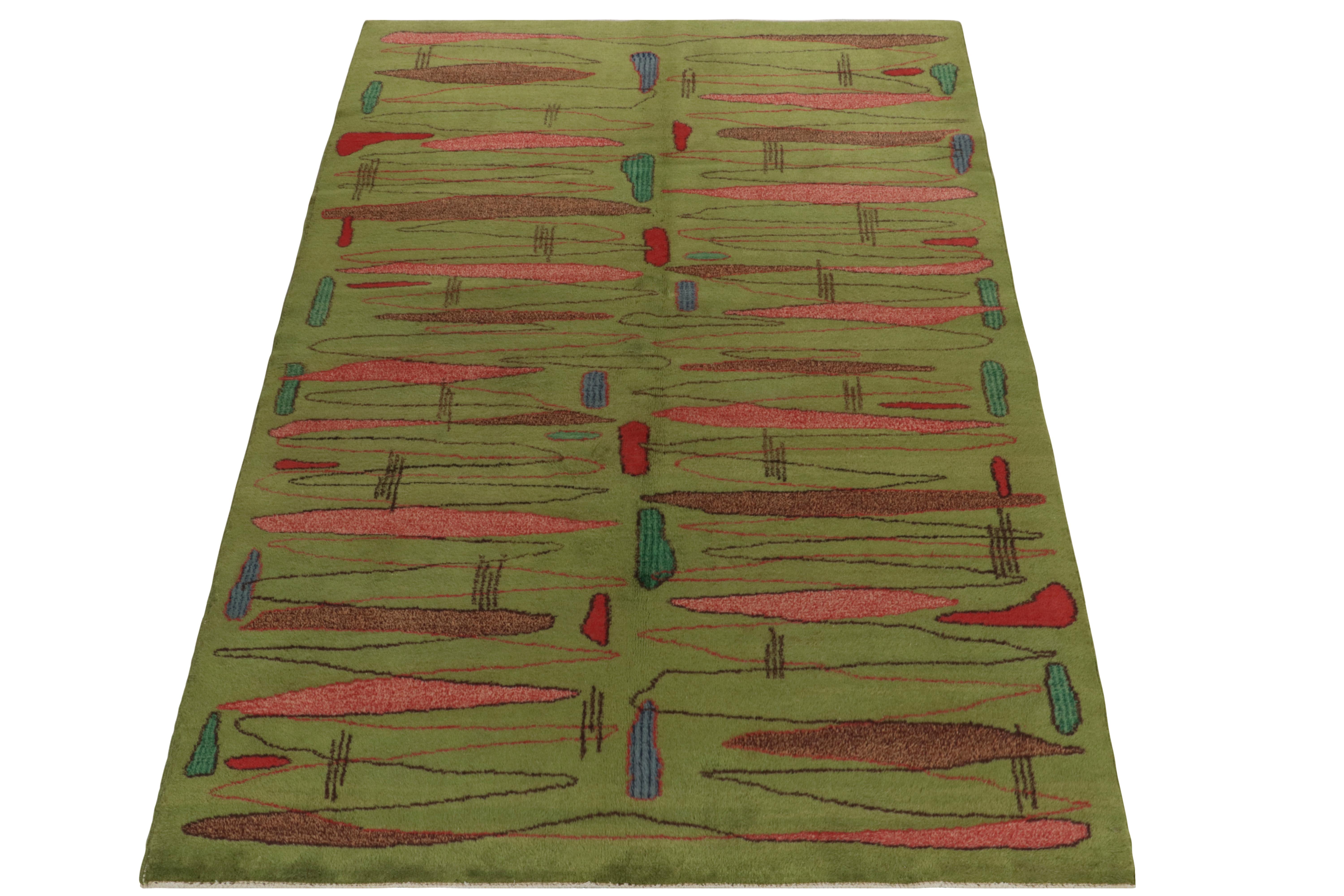 Ein faszinierender Vintage-Teppich im Art-Déco-Stil aus der wachsenden Mid-Century Pasha Collection von Rug & Kilim. Der Teppich stammt aus der Türkei und gehört zu den berühmten modernen Teppichen eines türkischen Atelier-Designers aus der Mitte