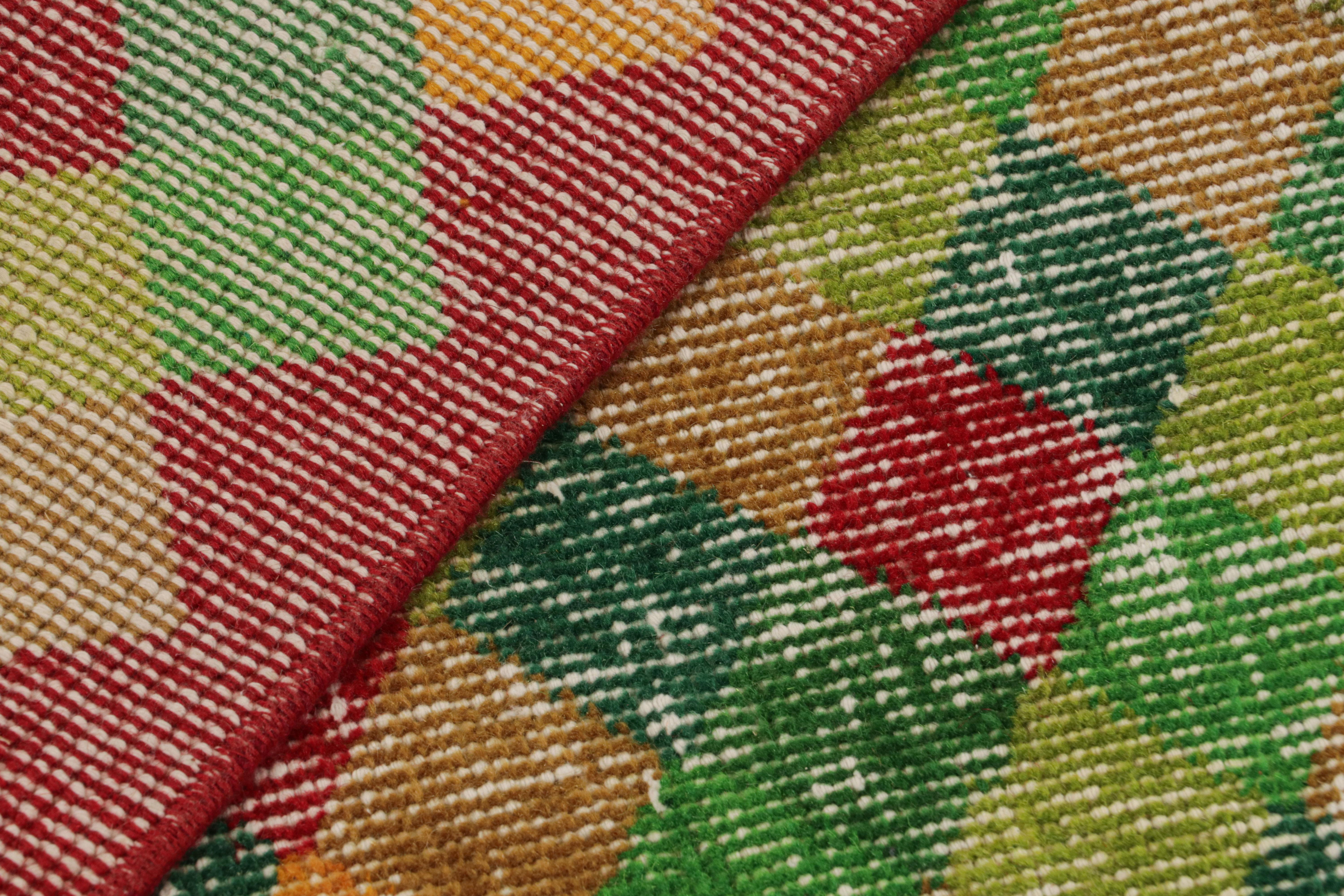 Laine Tapis Art déco vintage des années 1960 en vert, jaune et rouge à motif géométrique par Rug & Kilim en vente