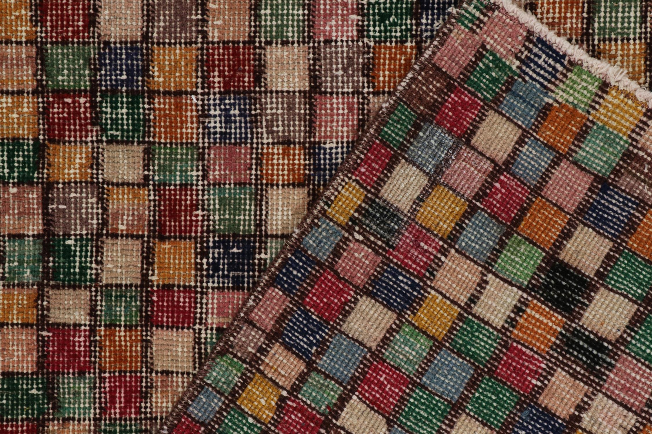 1960er Jahre Vintage Art déco-Läufer in mehrfarbigem geometrischem Muster von Rug & Kilim, 1960er Jahre (Mitte des 20. Jahrhunderts) im Angebot