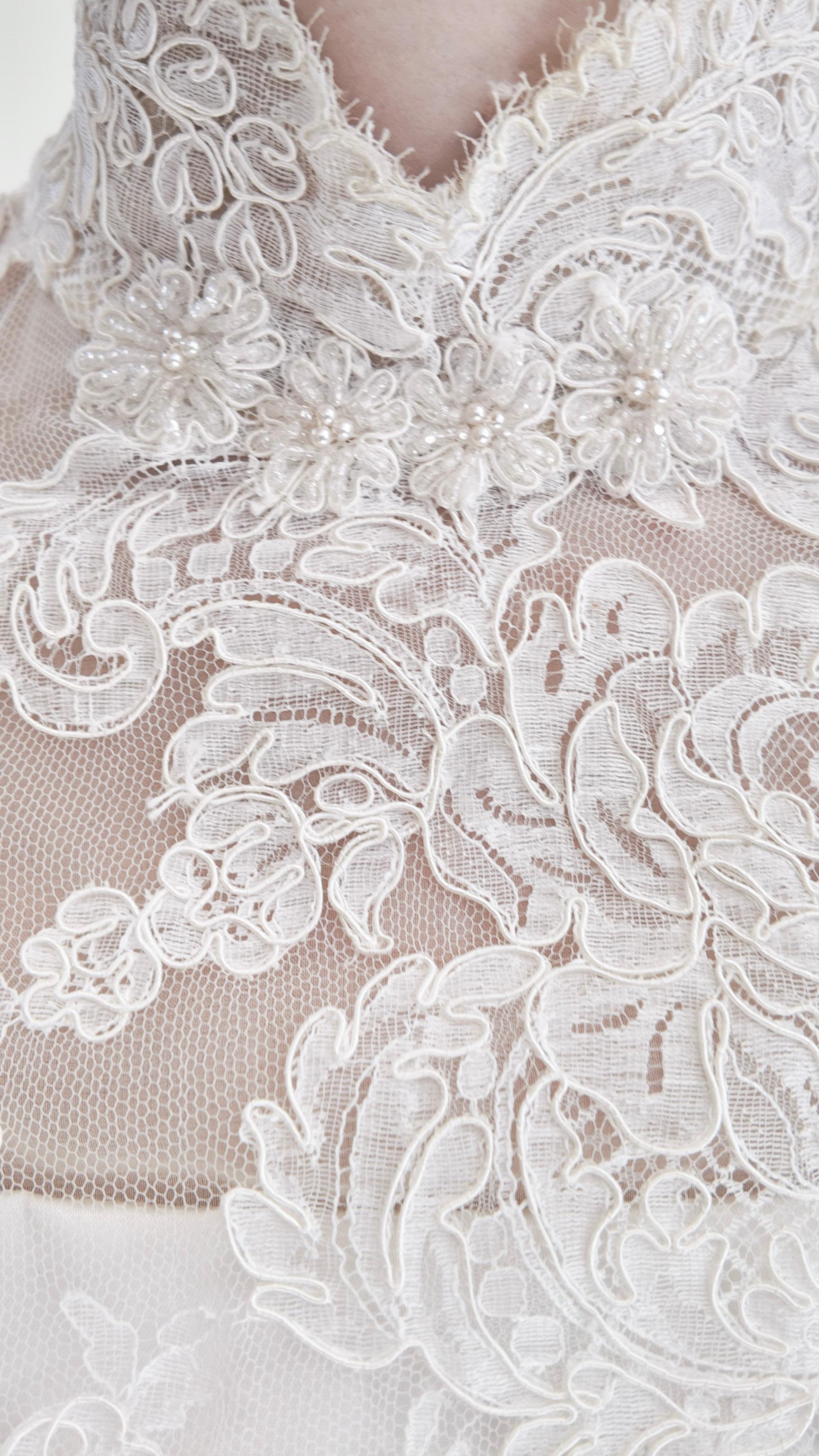 1960's Vintage Balloon Sleeve With Lace Wedding Gown im Angebot 5