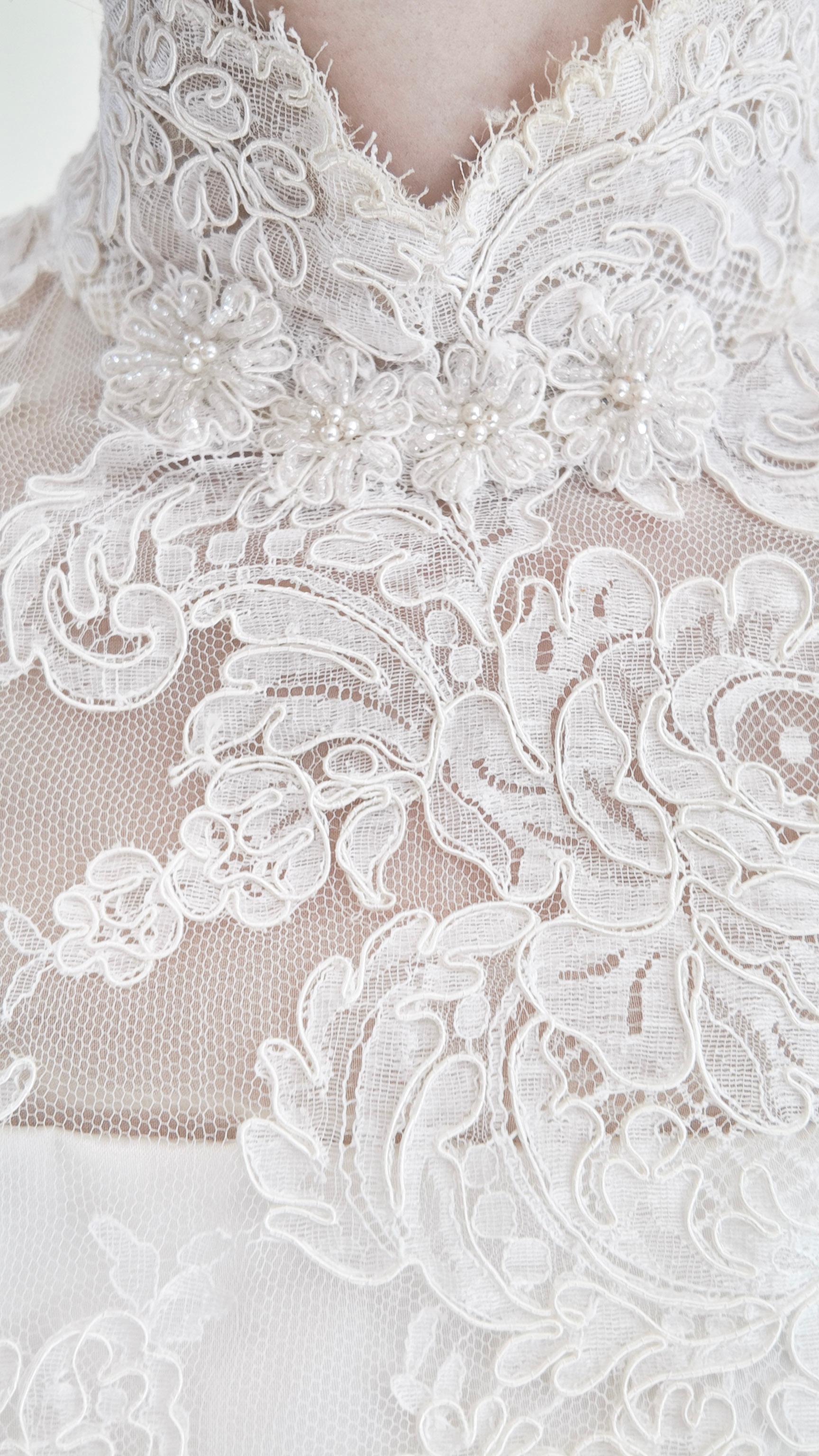 1960's Vintage Balloon Sleeve With Lace Wedding Gown im Angebot 6