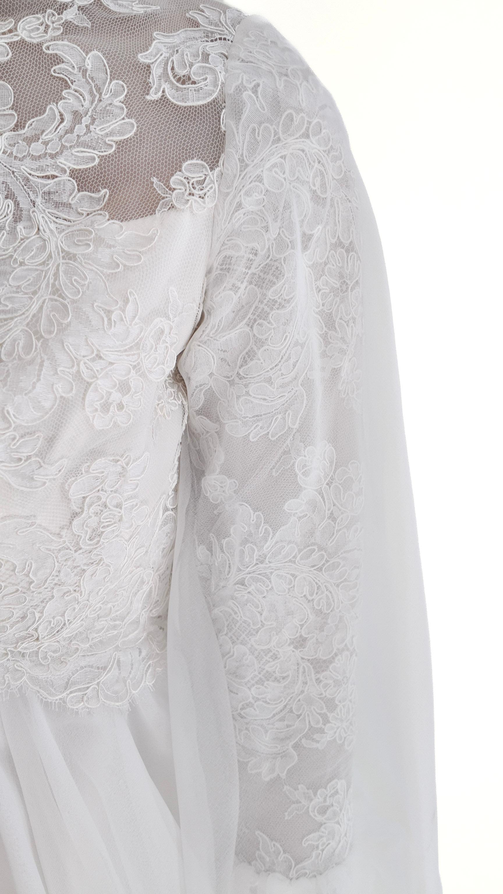 1960's Vintage Balloon Sleeve With Lace Wedding Gown im Angebot 7