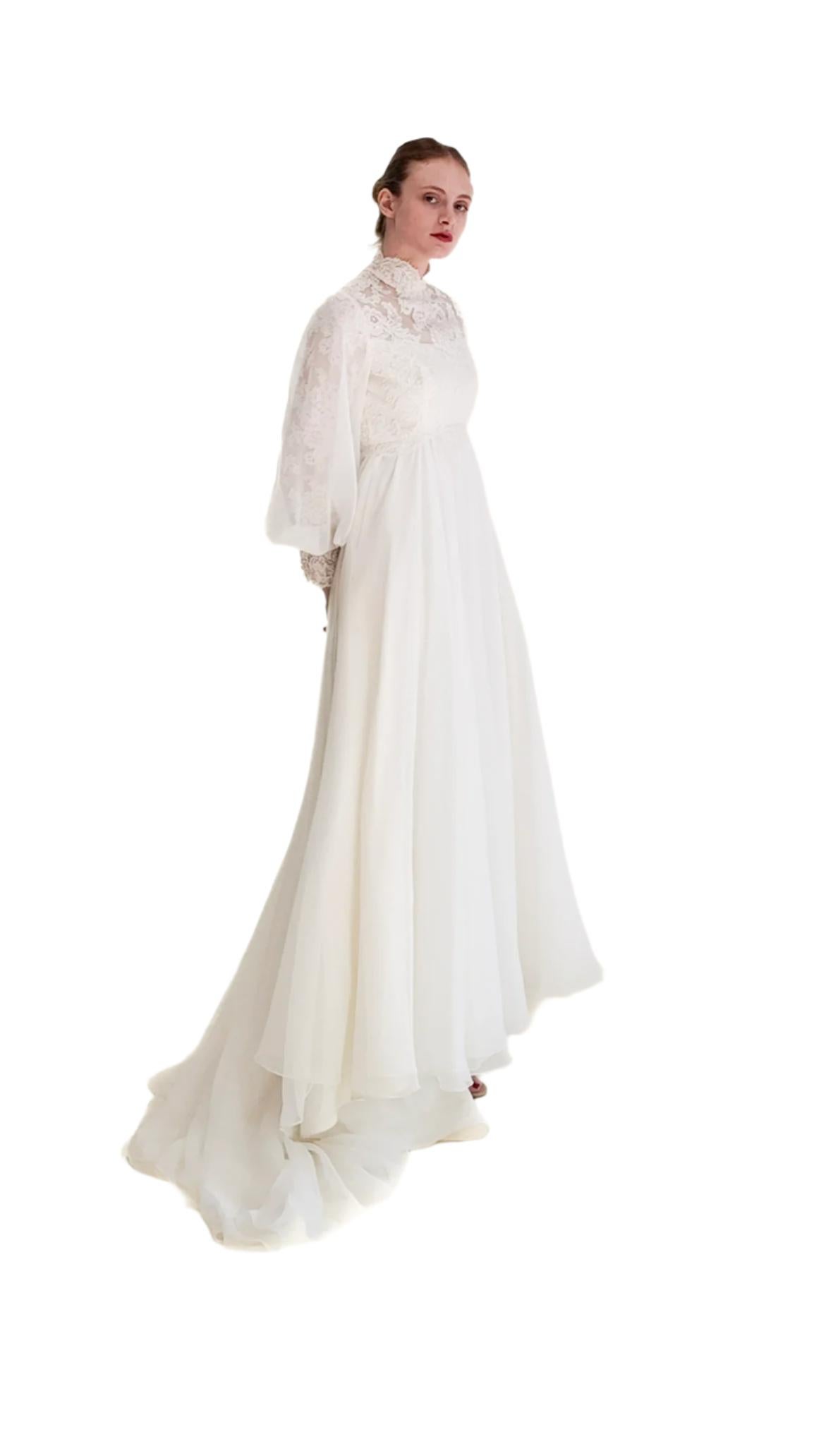 1960's Vintage Balloon Sleeve With Lace Wedding Gown Damen im Angebot