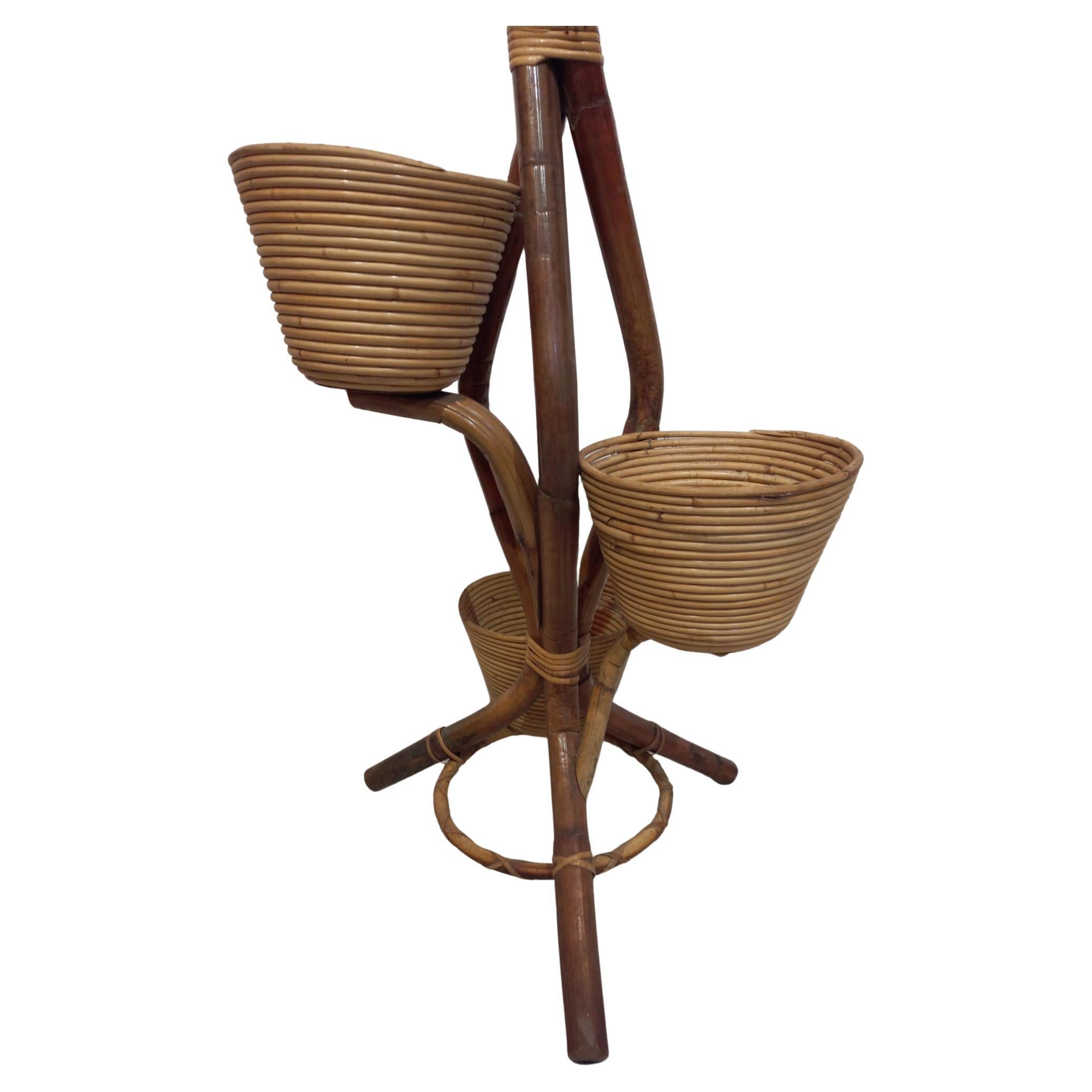 1960s vintage bamboo and rattan flower stand from Italy In Good Condition For Sale In Vienna, AT