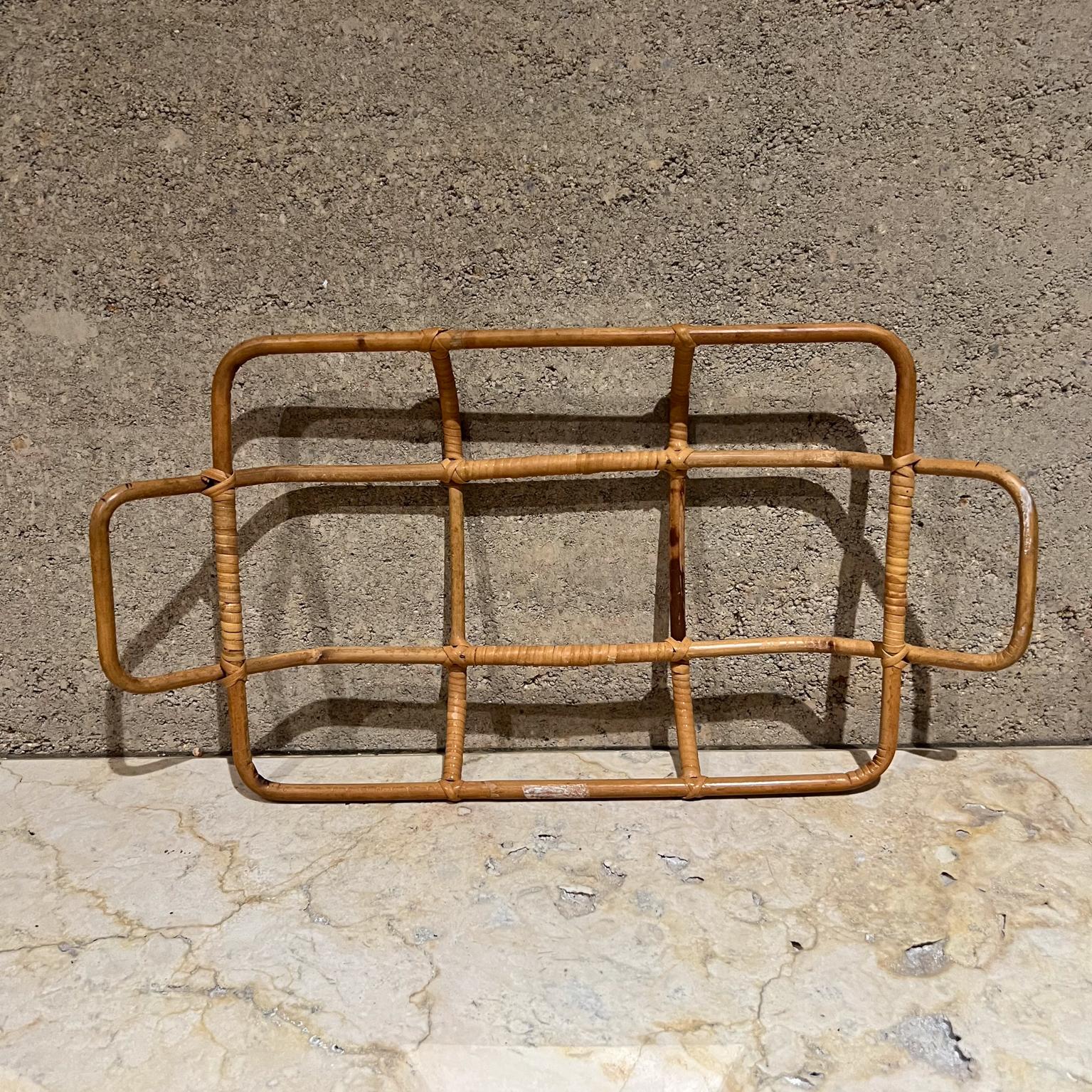 Milieu du XXe siècle Plateau de service vintage en bambou et rotin Kaj Franck Scandinavian Mod des années 1960 en vente