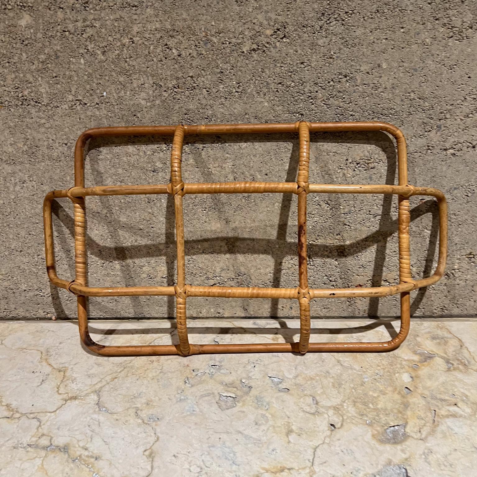 Bambou Plateau de service vintage en bambou et rotin Kaj Franck Scandinavian Mod des années 1960 en vente