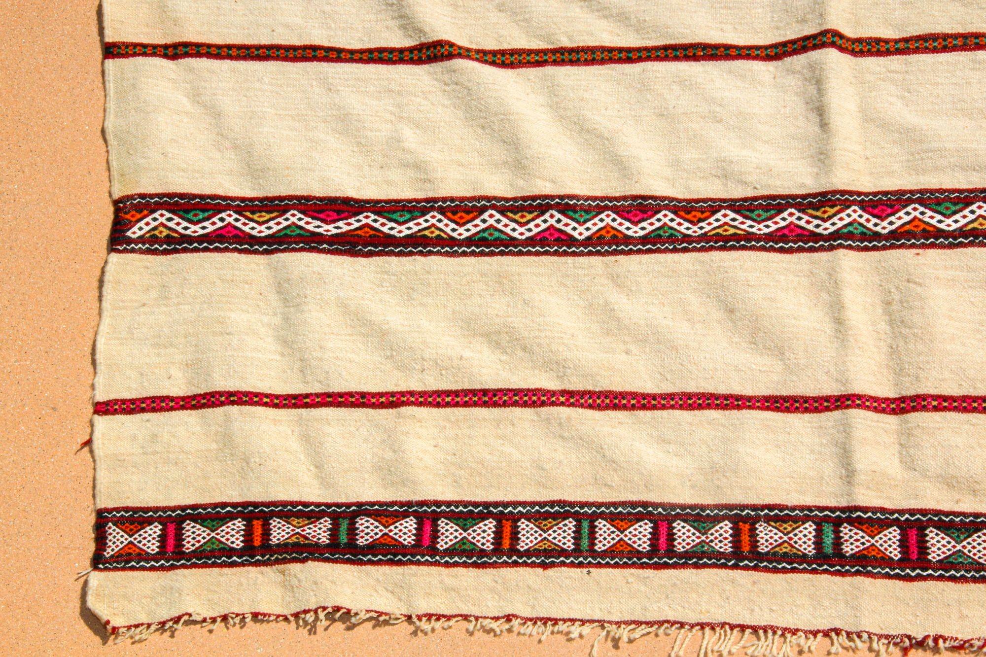 Folk Art 1960s Vintage Berber Moroccan Handira Bohemian Tribal Style Flat-Weave Textile For Sale