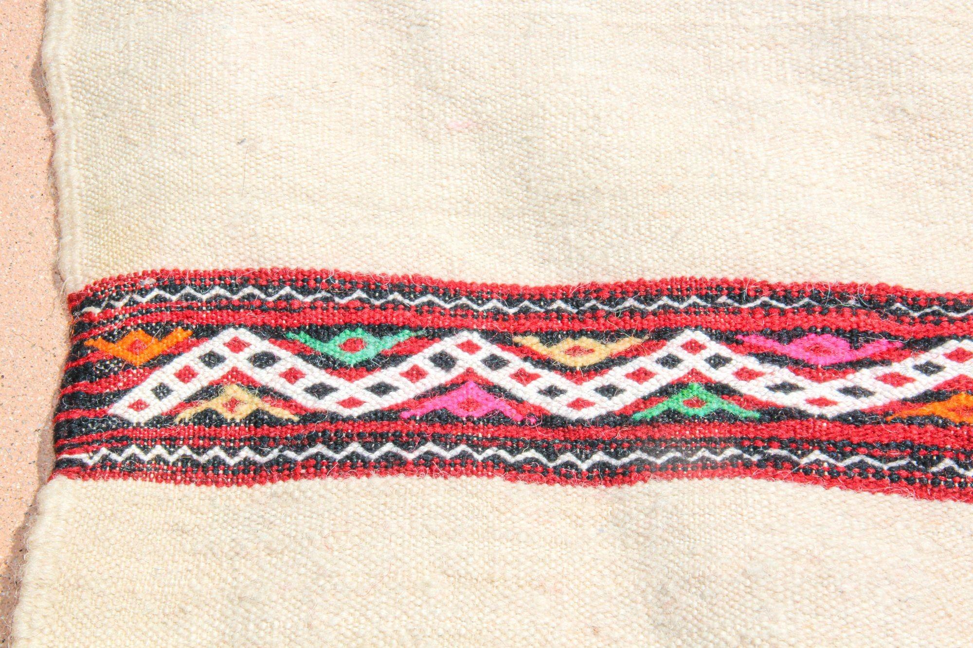 Wool 1960s Vintage Berber Moroccan Handira Bohemian Tribal Style Flat-Weave Textile For Sale