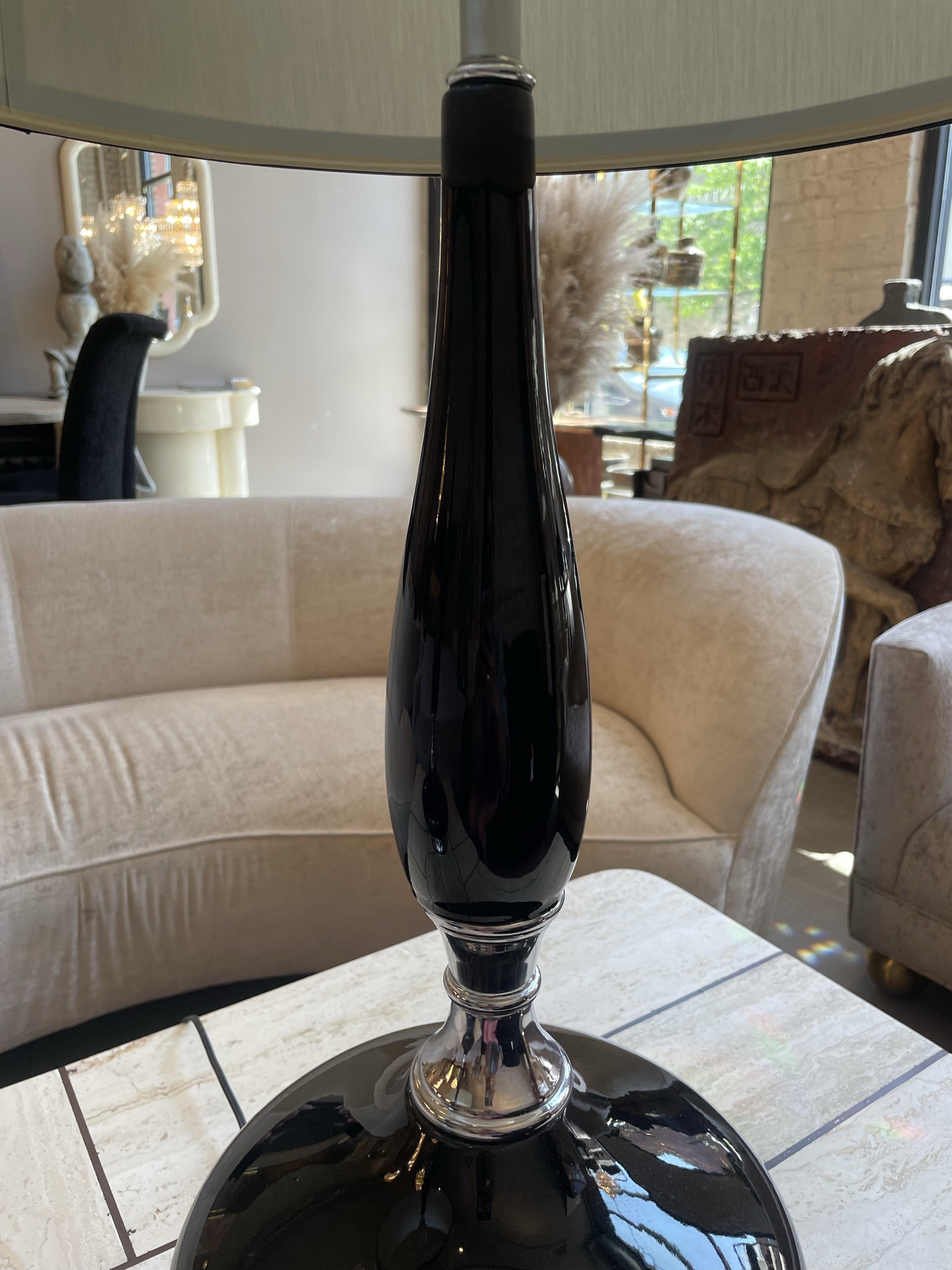 Milieu du XXe siècle Paire de lampes en émail noir des années 1960 en vente