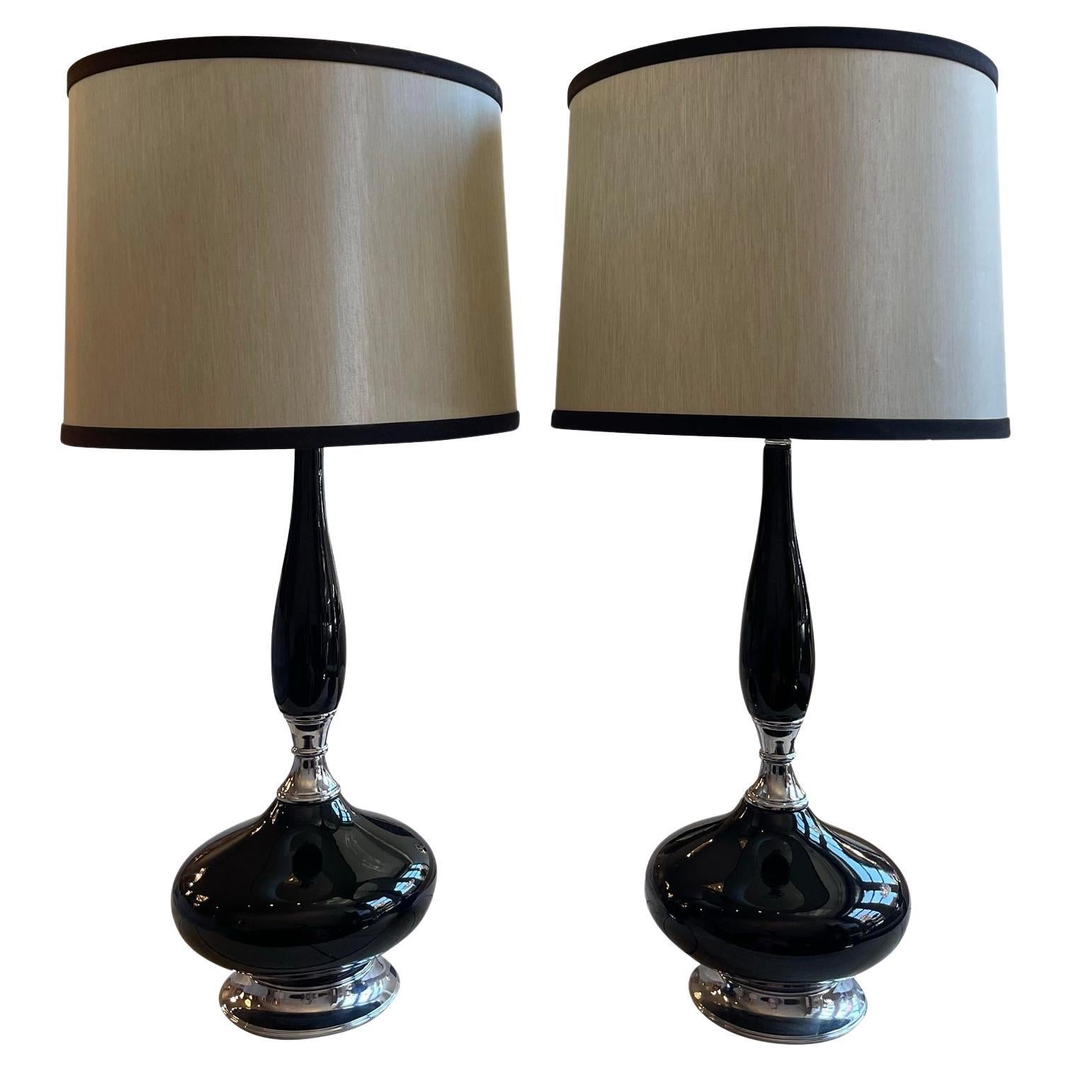 Paire de lampes en émail noir des années 1960