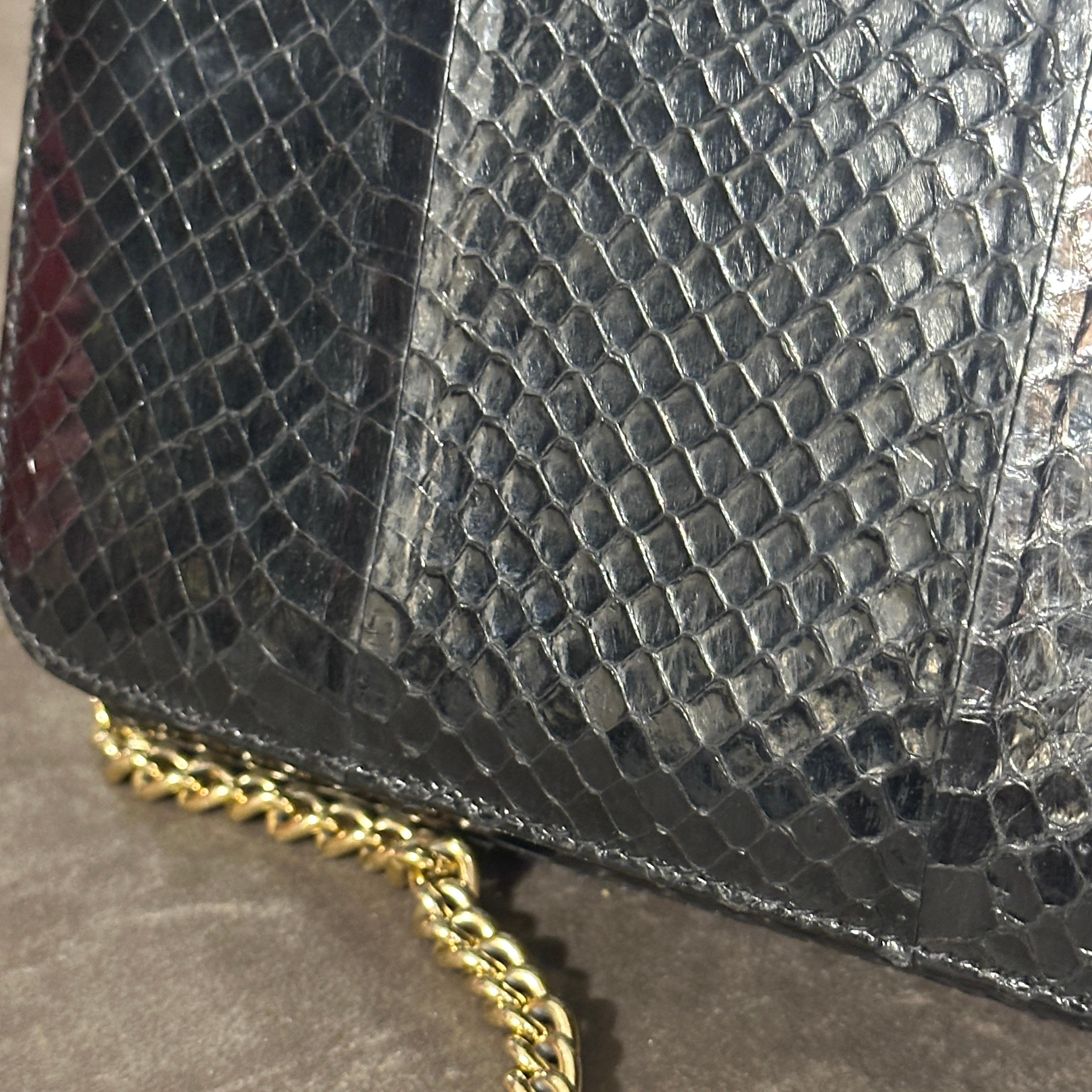 1960s Vintage Black Leather Italian Shoulder Bag by GM Line For Sale 4